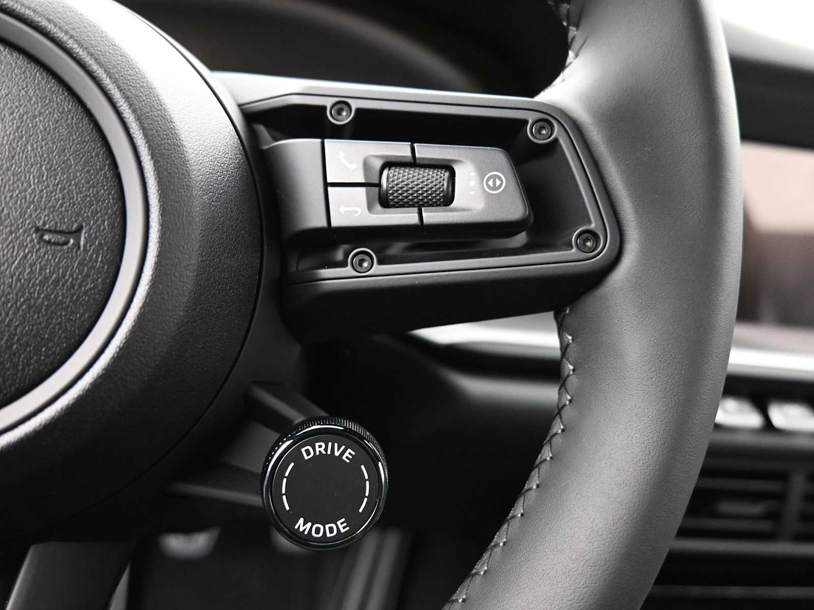 Thumbnail: 2026 Porsche 911 - 9