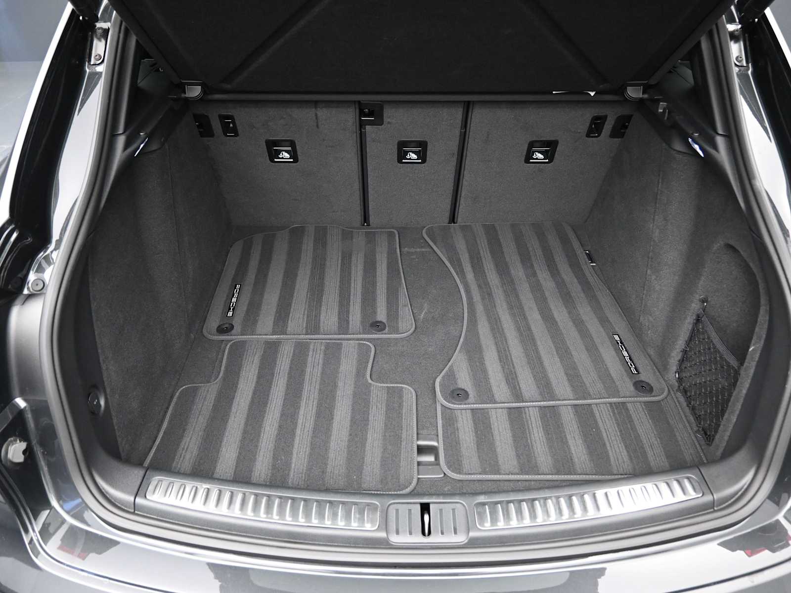 Thumbnail: 2025 Porsche Macan - 20