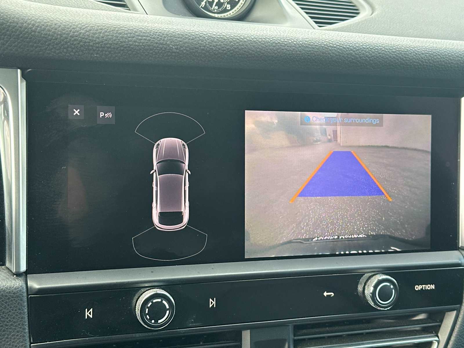 Thumbnail: 2022 Porsche Macan - 20