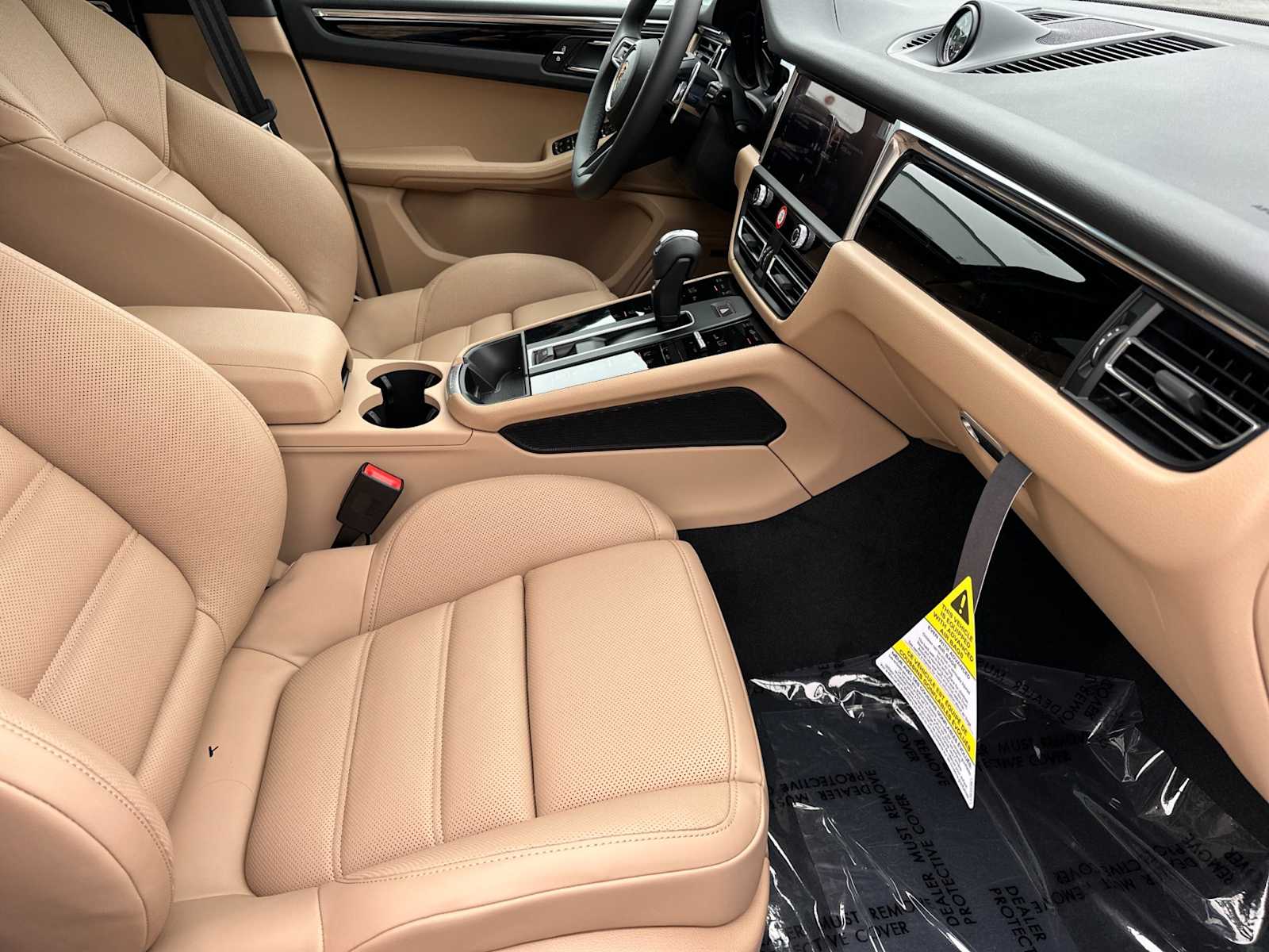 Thumbnail: 2025 Porsche Macan - 16