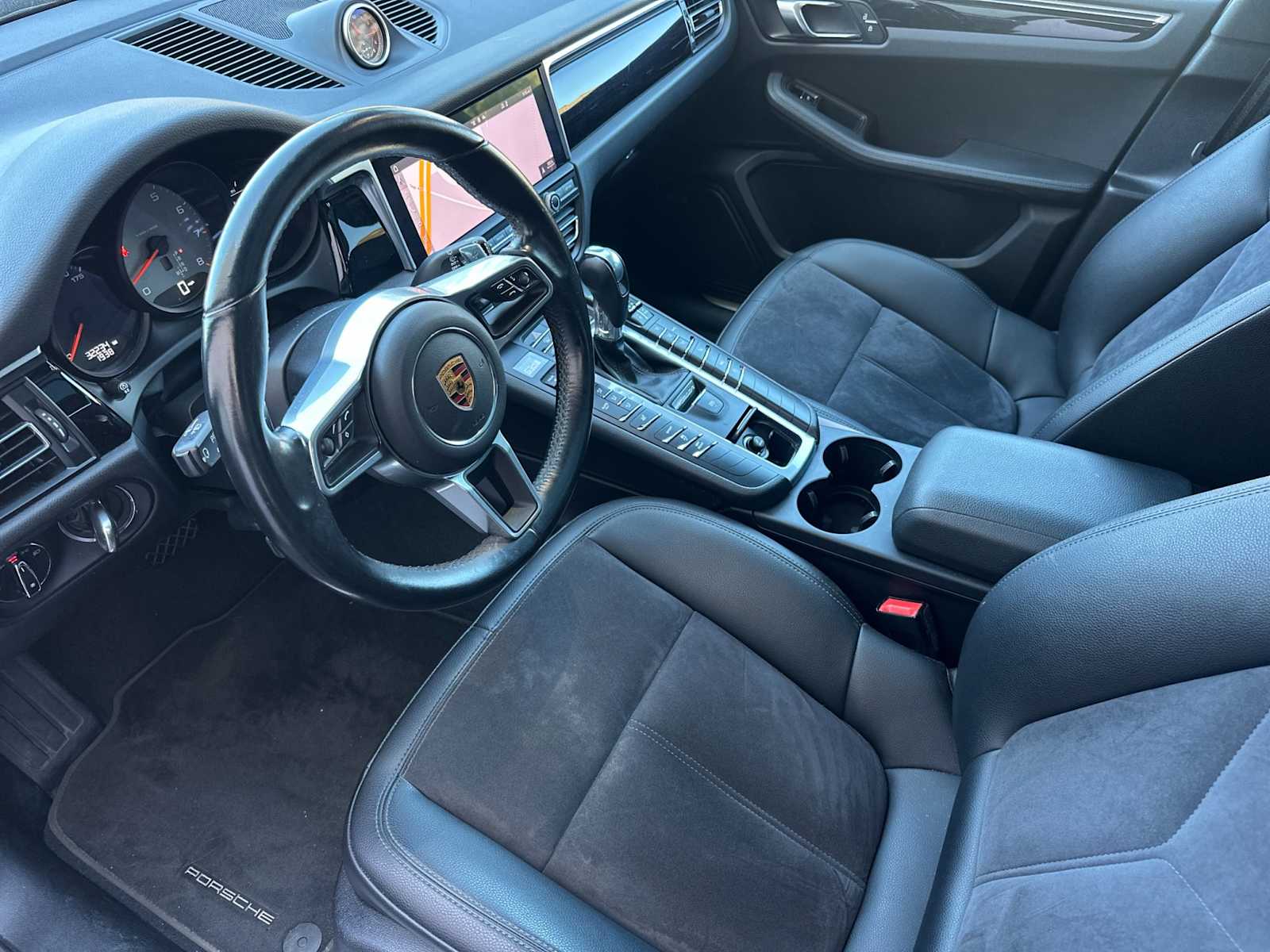 2021 Porsche Macan S photo 3