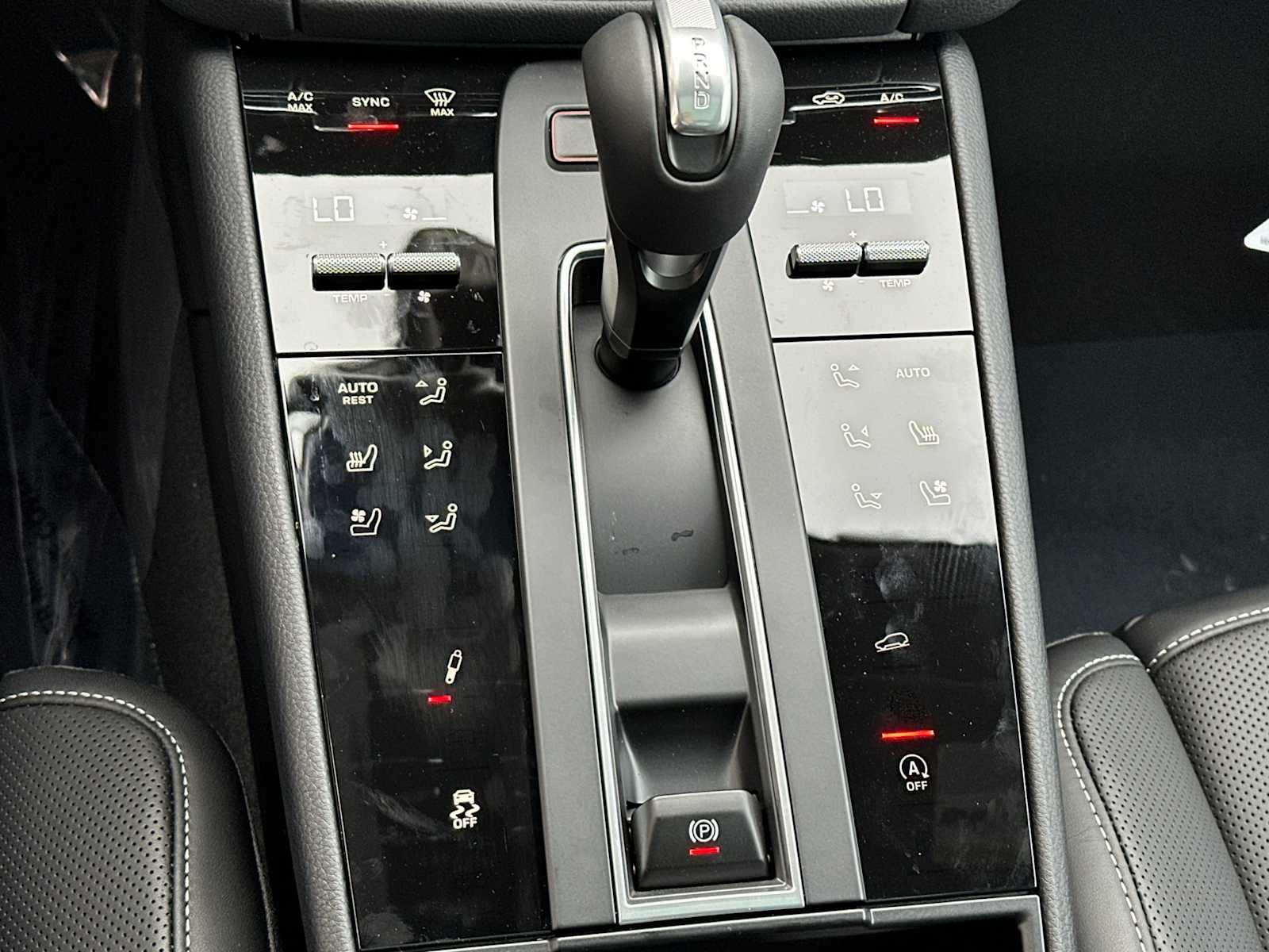 Thumbnail: 2026 Porsche Macan - 22