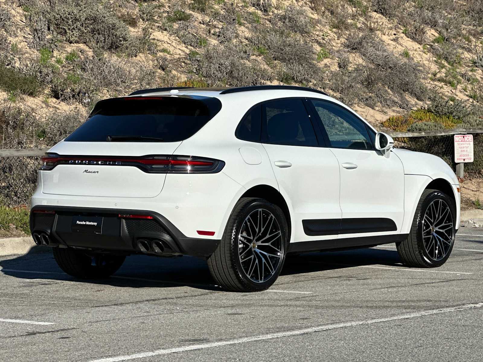 Thumbnail: 2026 Porsche Macan - 7