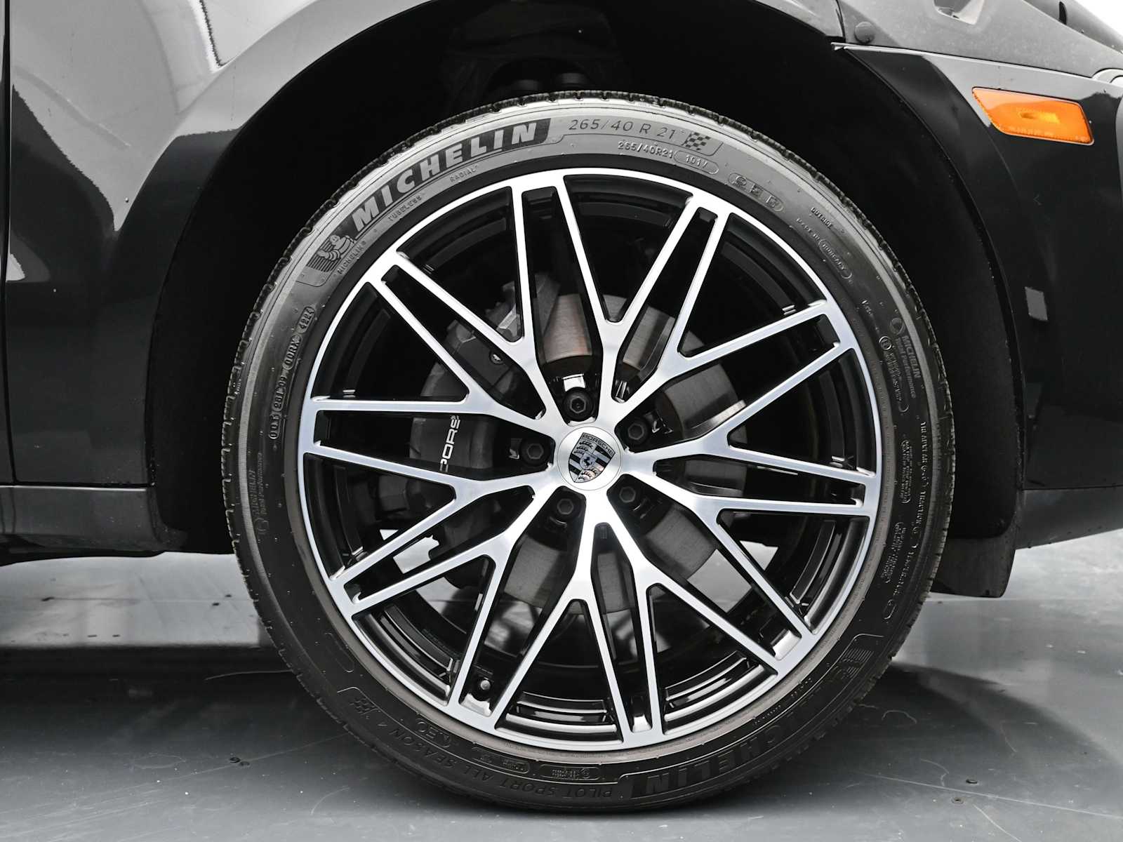 Thumbnail: 2025 Porsche Macan - 25