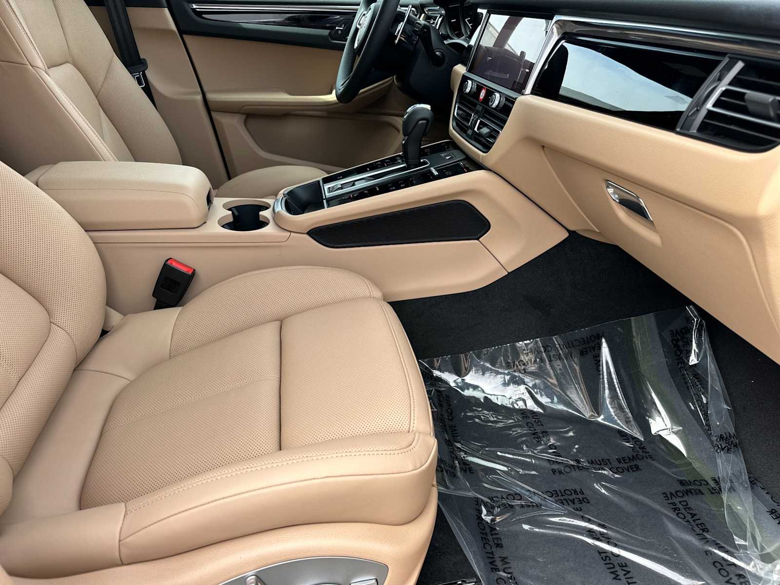 Thumbnail: 2026 Porsche Macan - 17