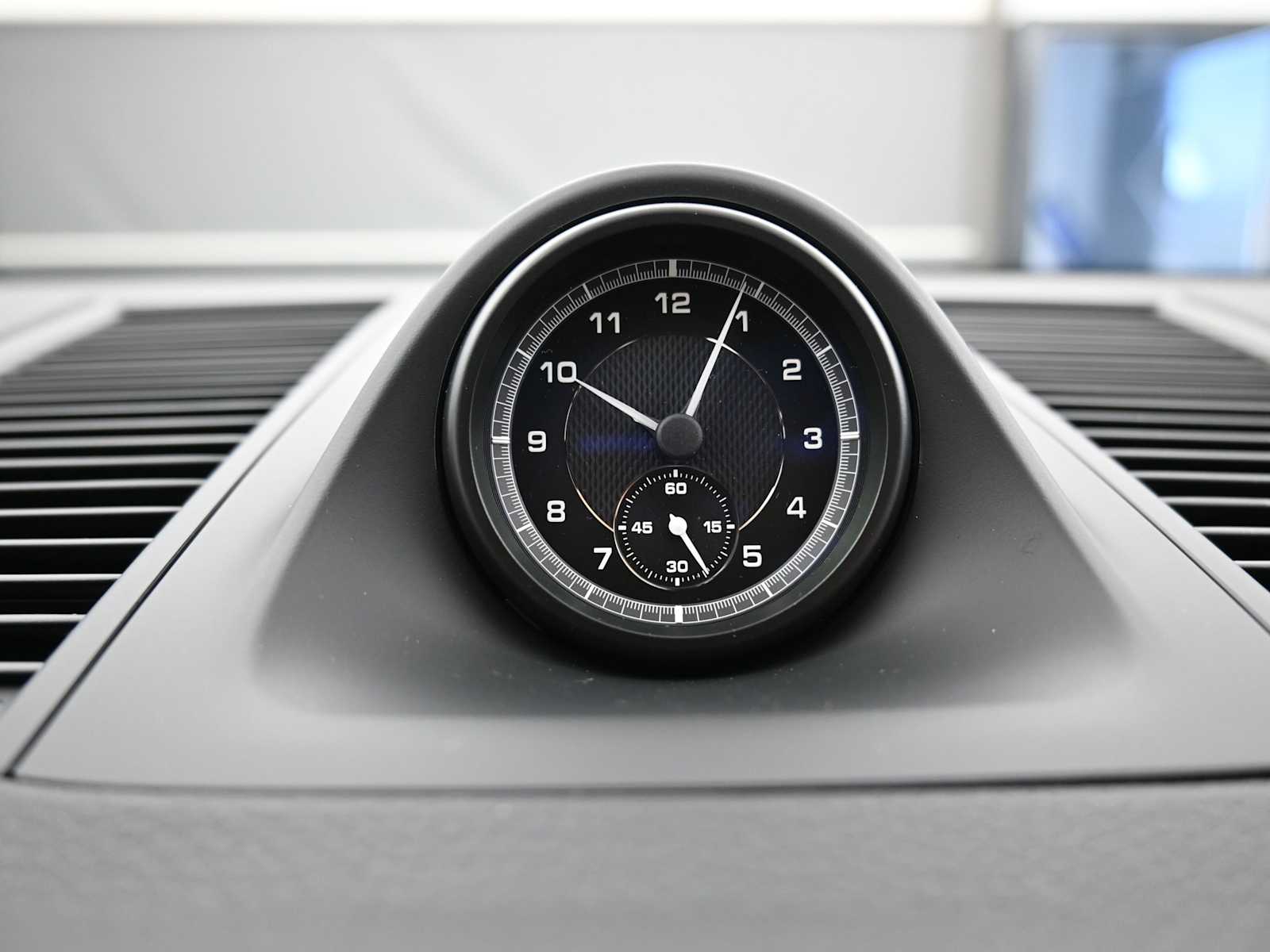 Thumbnail: 2026 Porsche Macan - 15