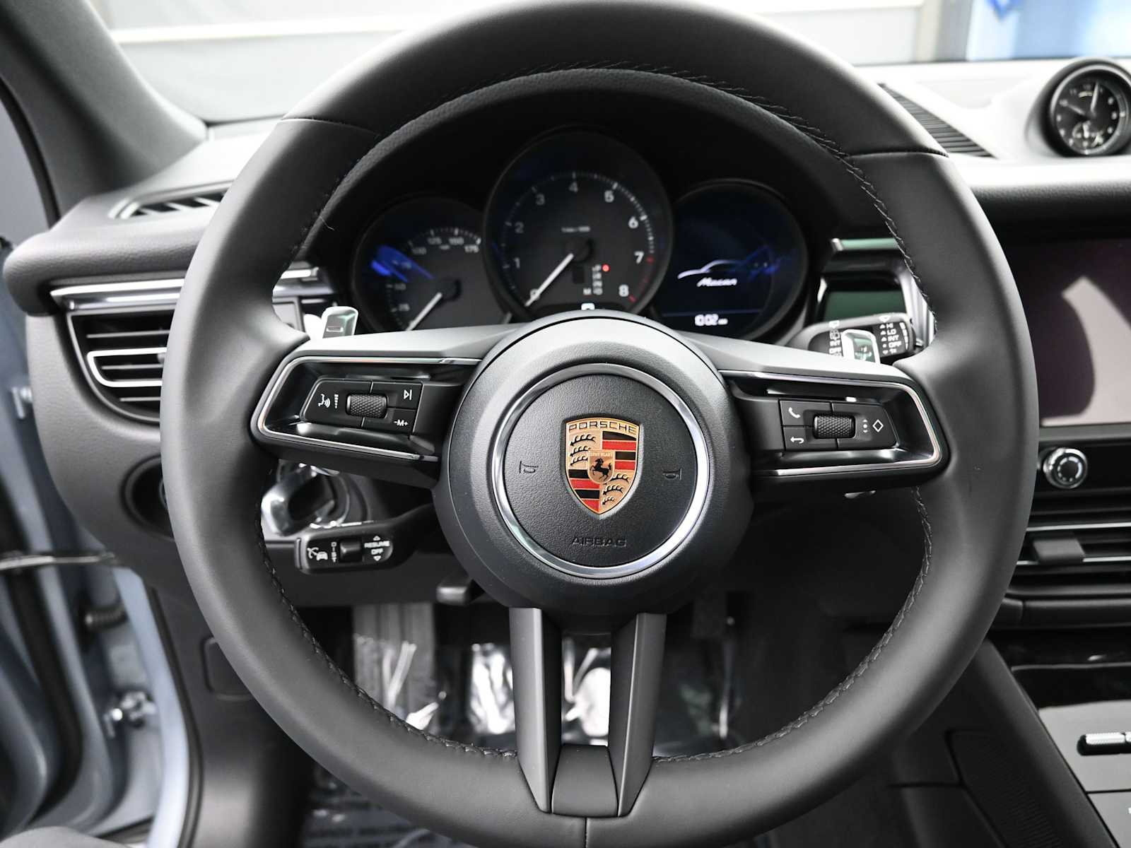 Thumbnail: 2026 Porsche Macan - 4