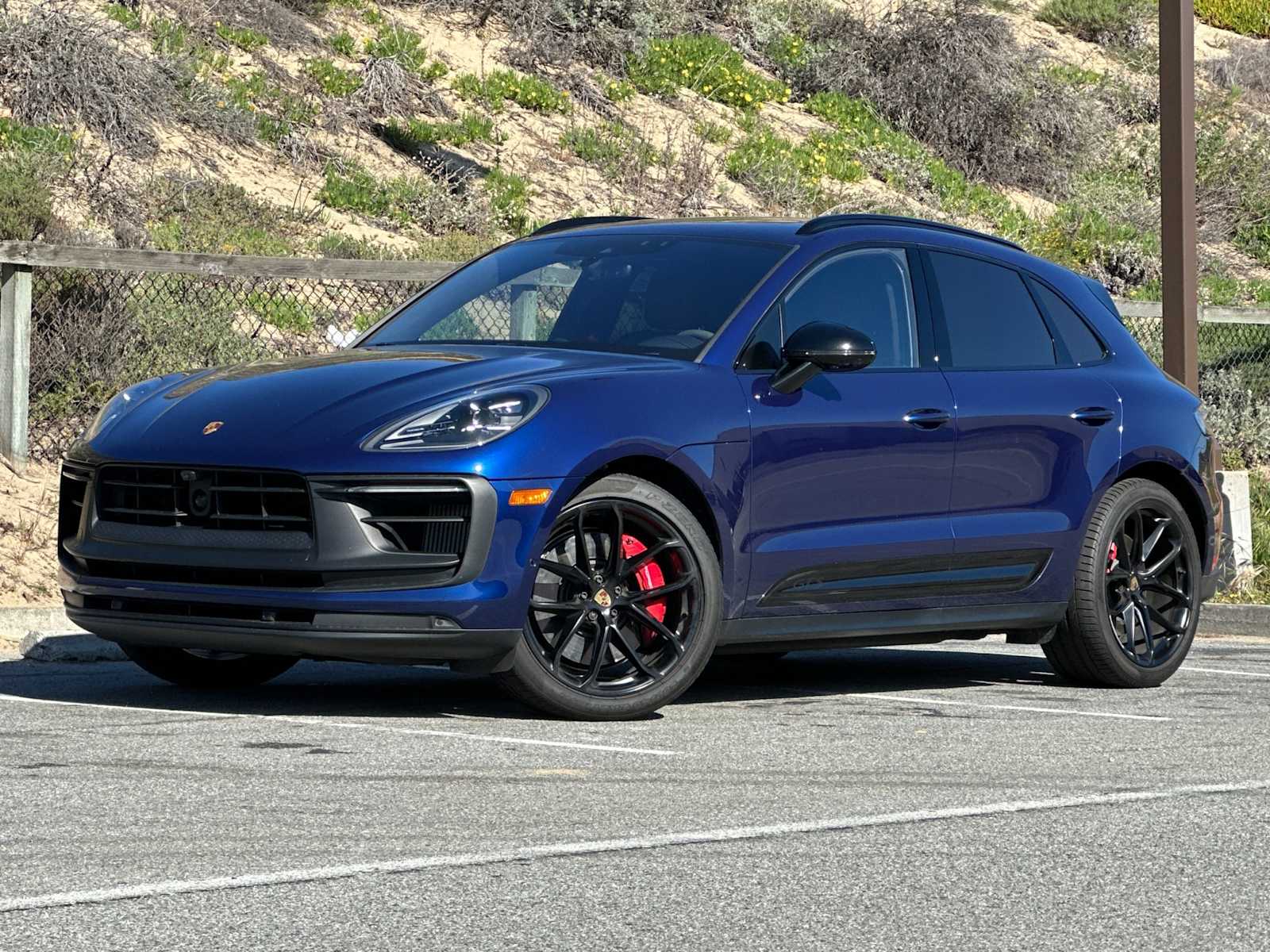 Thumbnail: 2023 Porsche Macan - 1