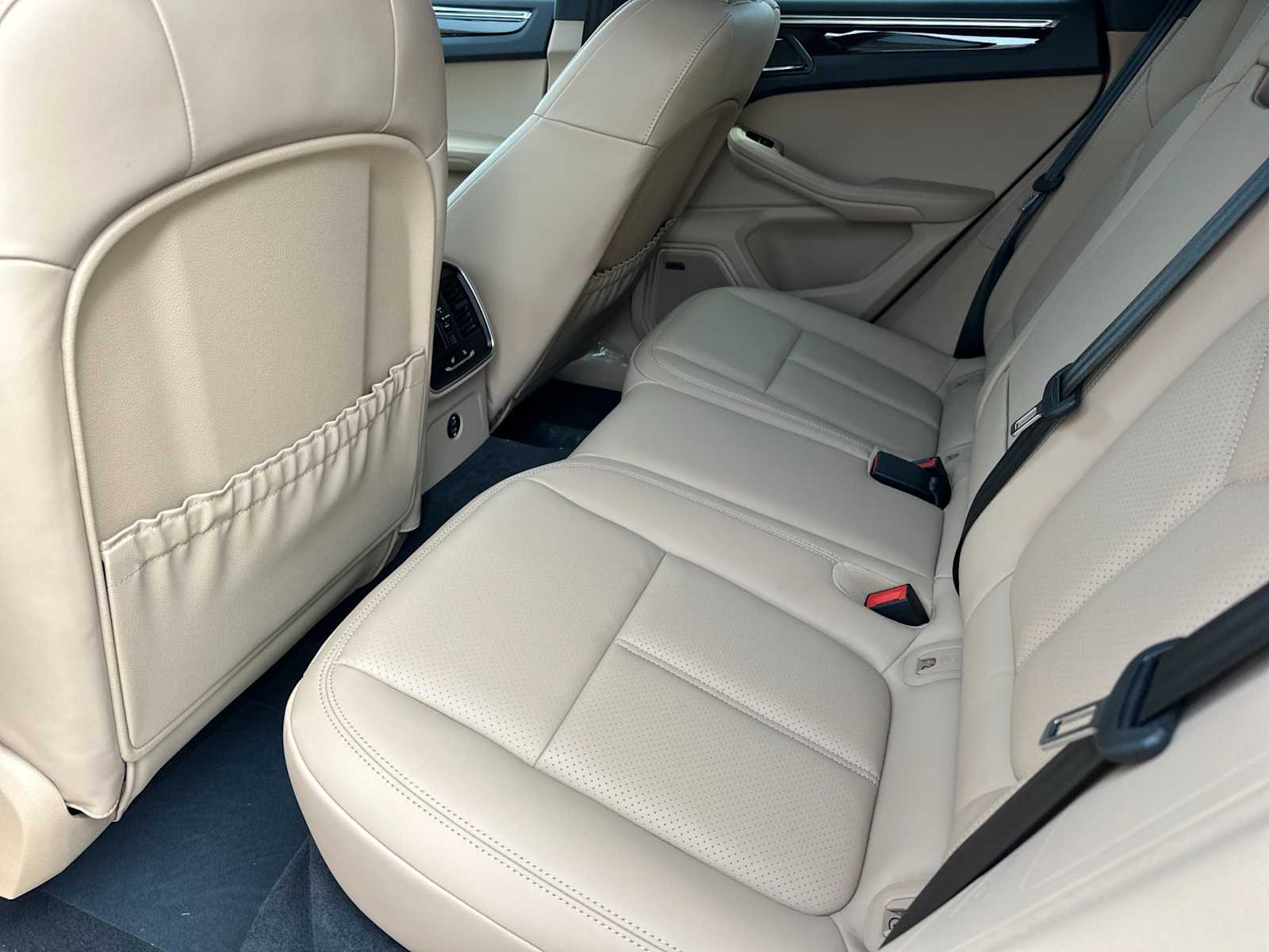 Thumbnail: 2026 Porsche Macan - 14