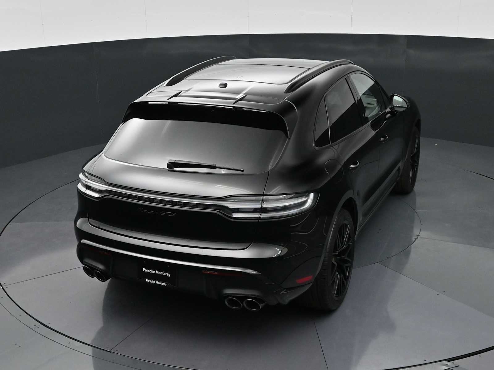 Thumbnail: 2026 Porsche Macan - 33