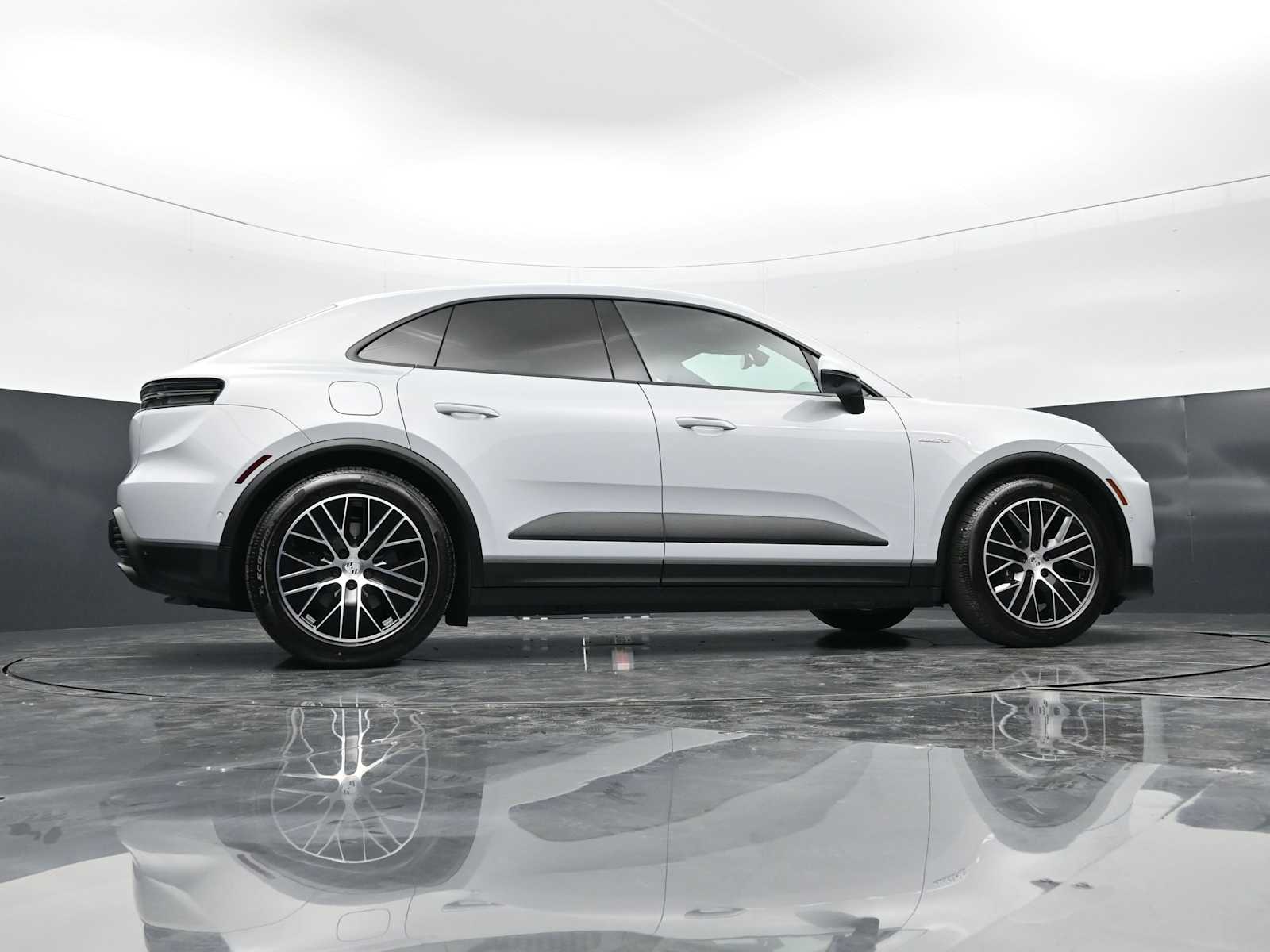 Thumbnail: 2026 Porsche Macan - 49