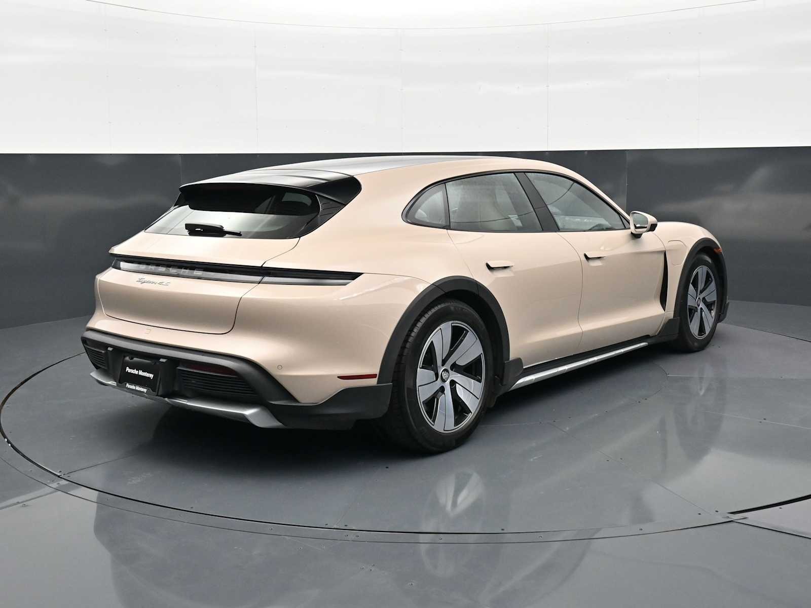 Thumbnail: 2023 Porsche Taycan - 31