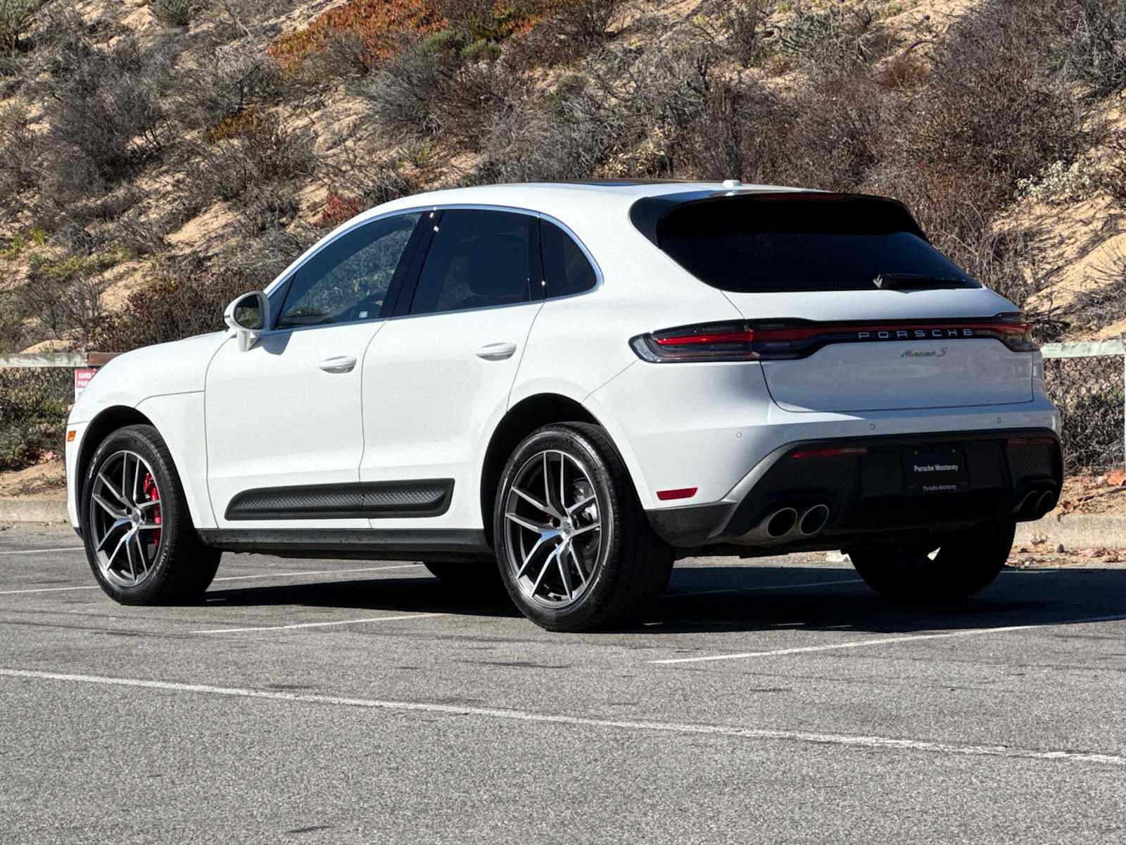 Thumbnail: 2023 Porsche Macan - 3