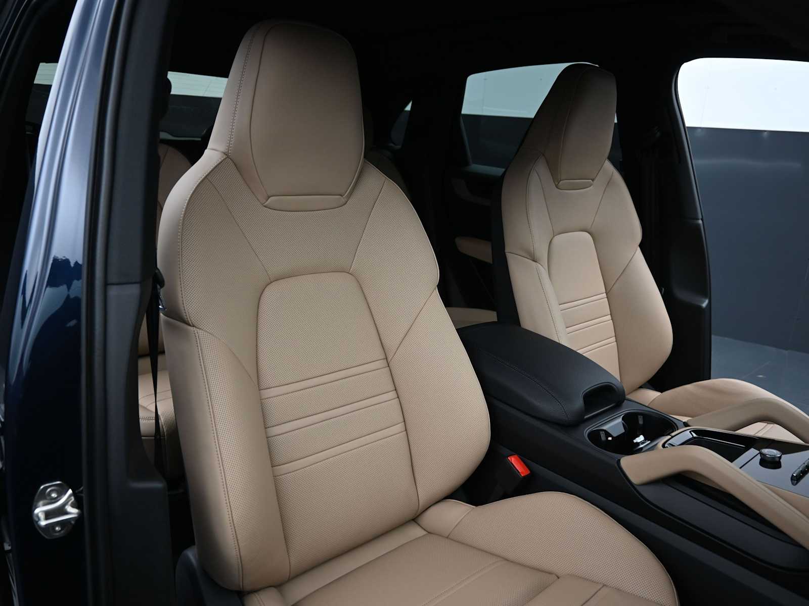 Thumbnail: 2026 Porsche Cayenne - 25