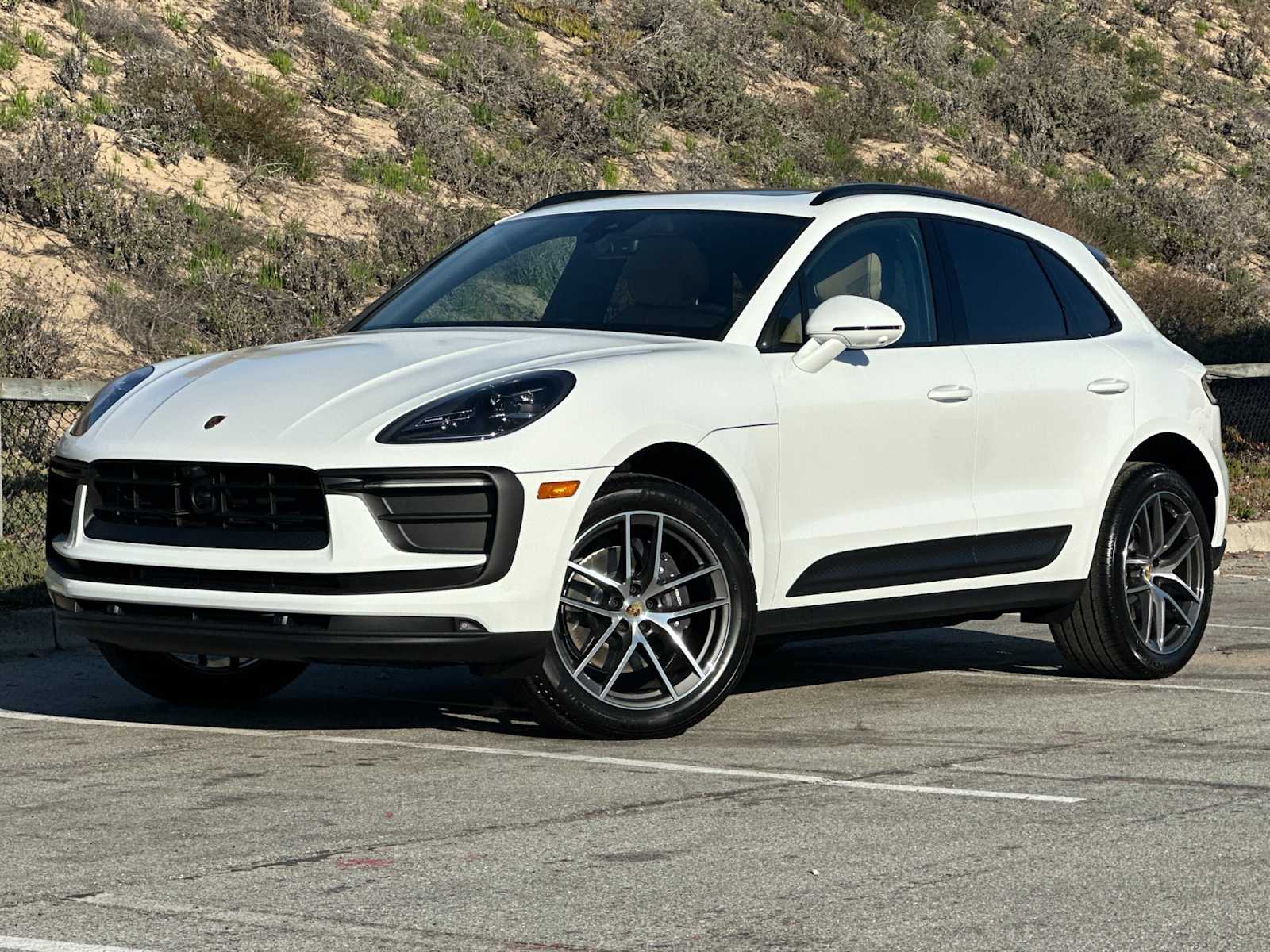 Thumbnail: 2026 Porsche Macan - 1