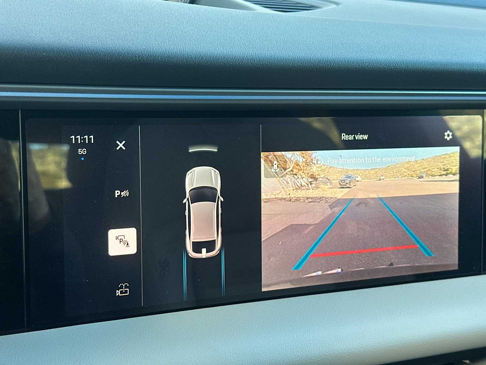 Thumbnail: 2025 Porsche Macan - 21