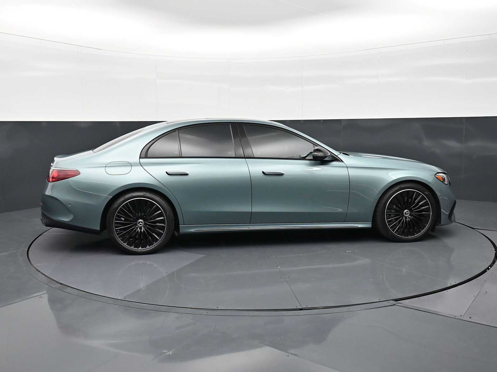 Thumbnail: 2025 Mercedes-Benz E-Class - 30