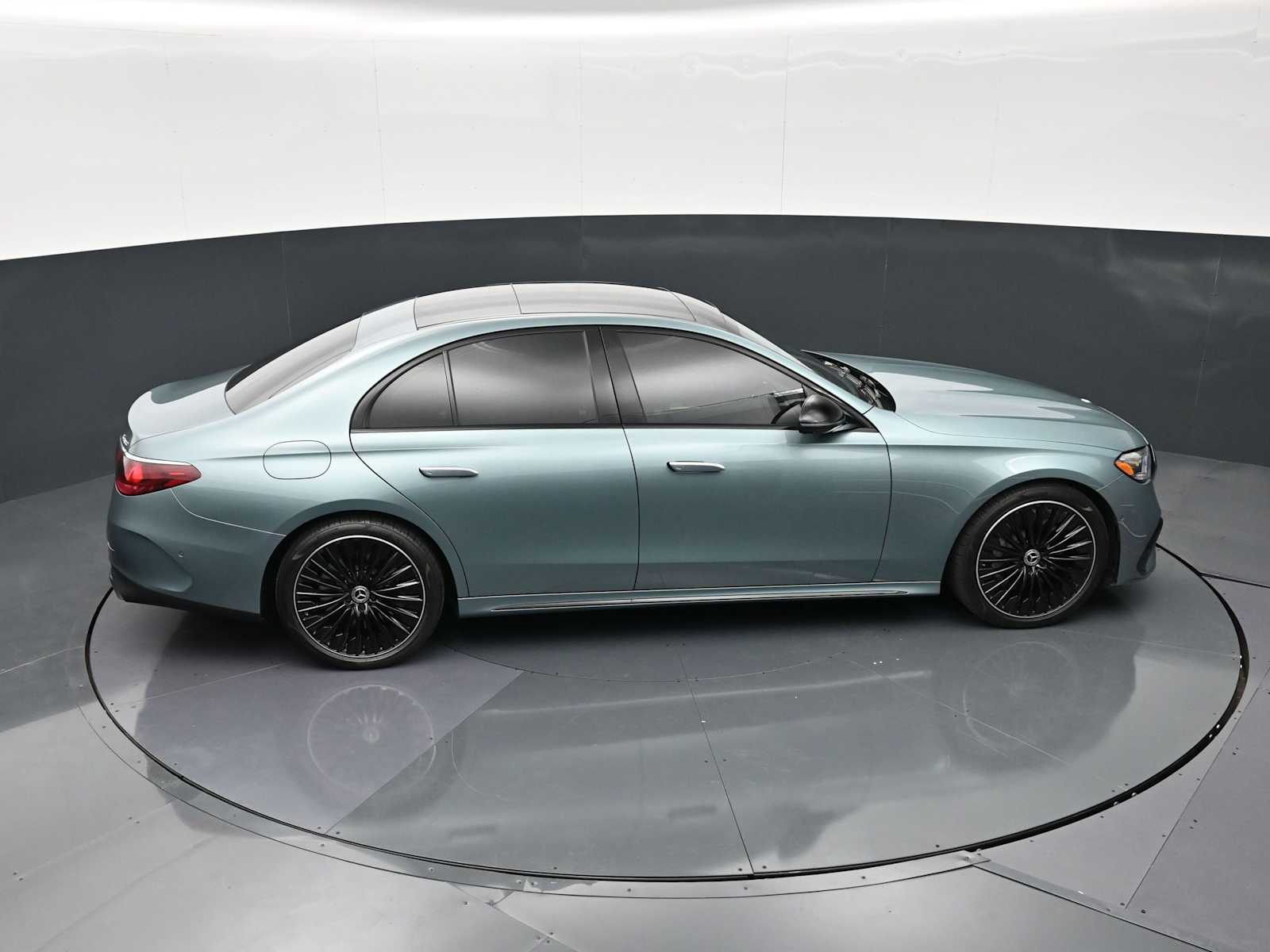 Thumbnail: 2025 Mercedes-Benz E-Class - 38