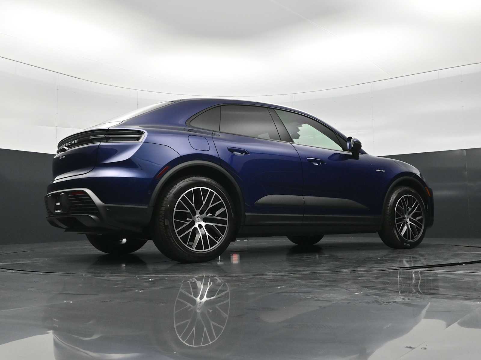 Thumbnail: 2026 Porsche Macan - 41