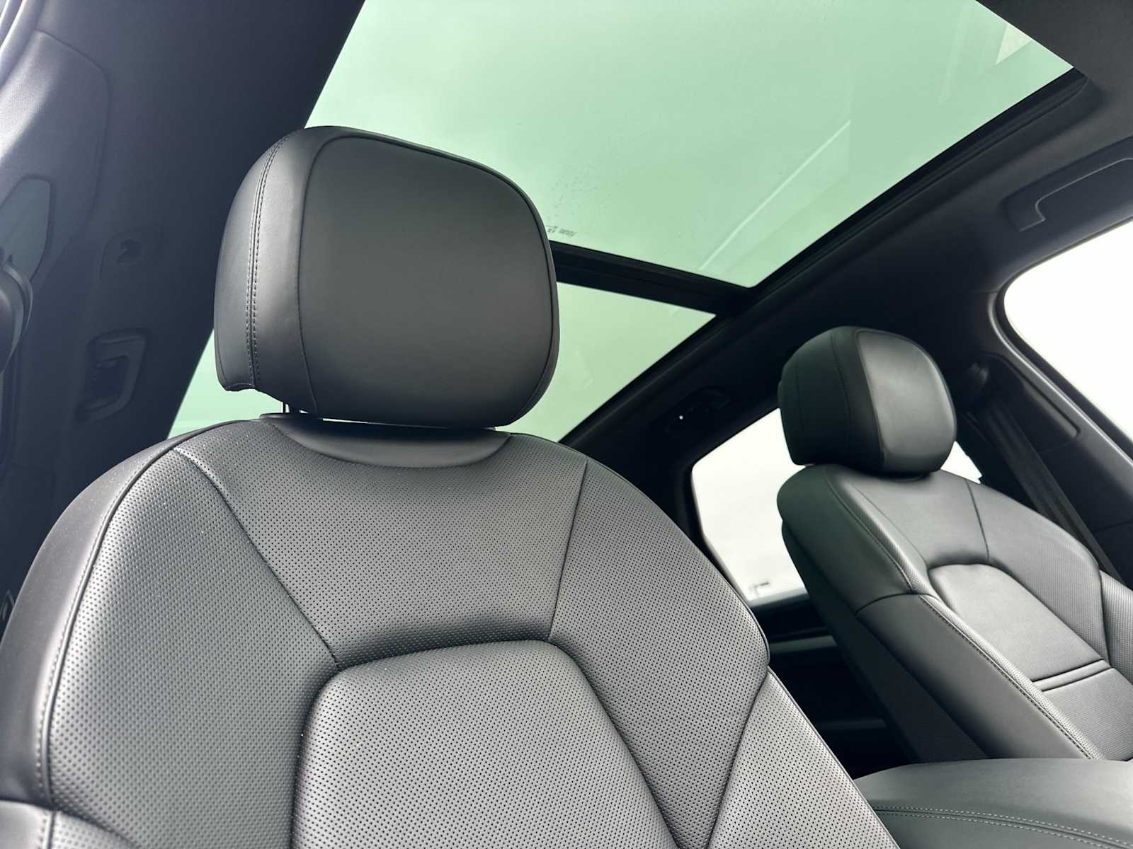 Thumbnail: 2024 Porsche Cayenne - 17