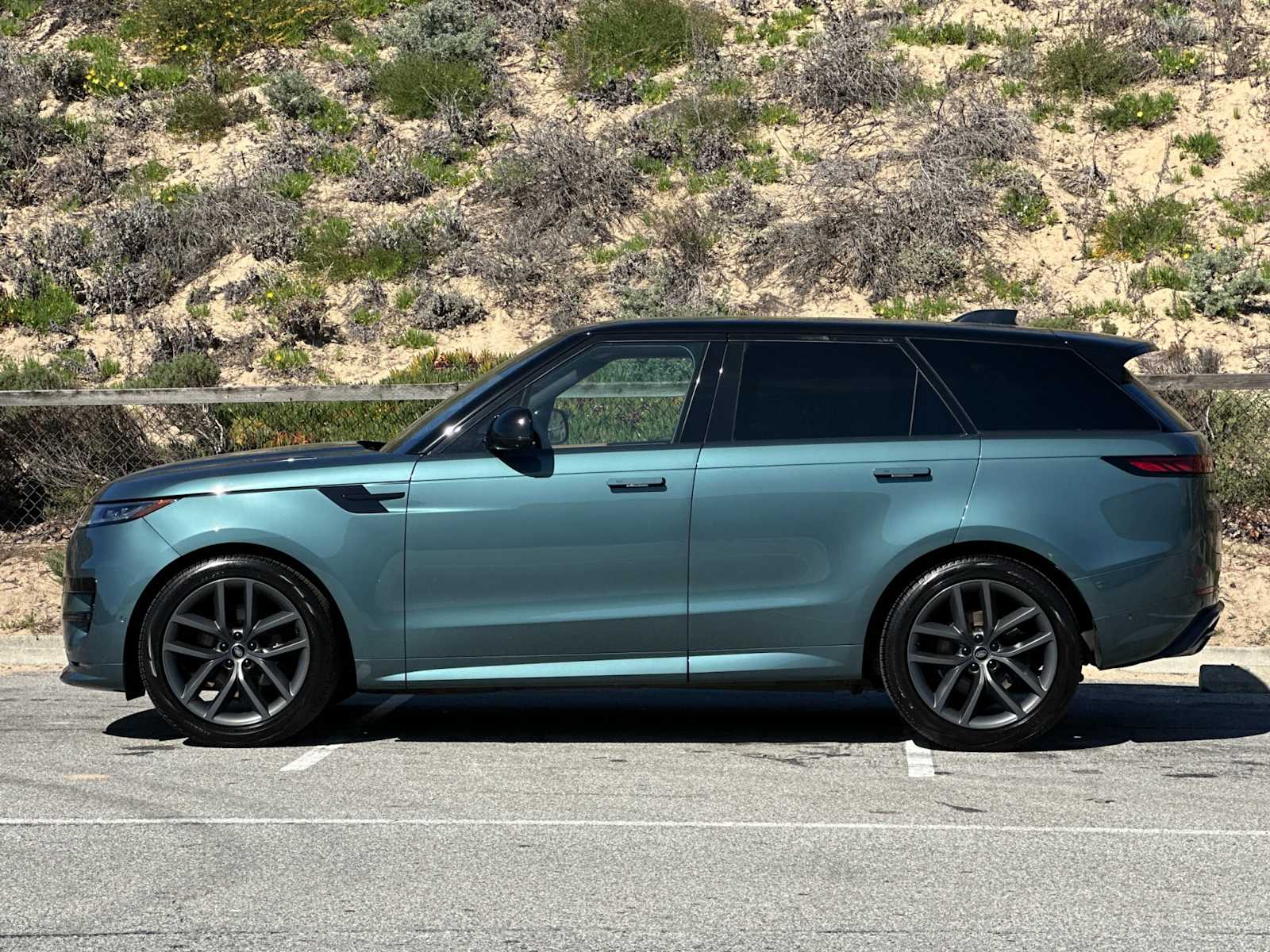Thumbnail: 2023 Land Rover Range Rover Sport - 2