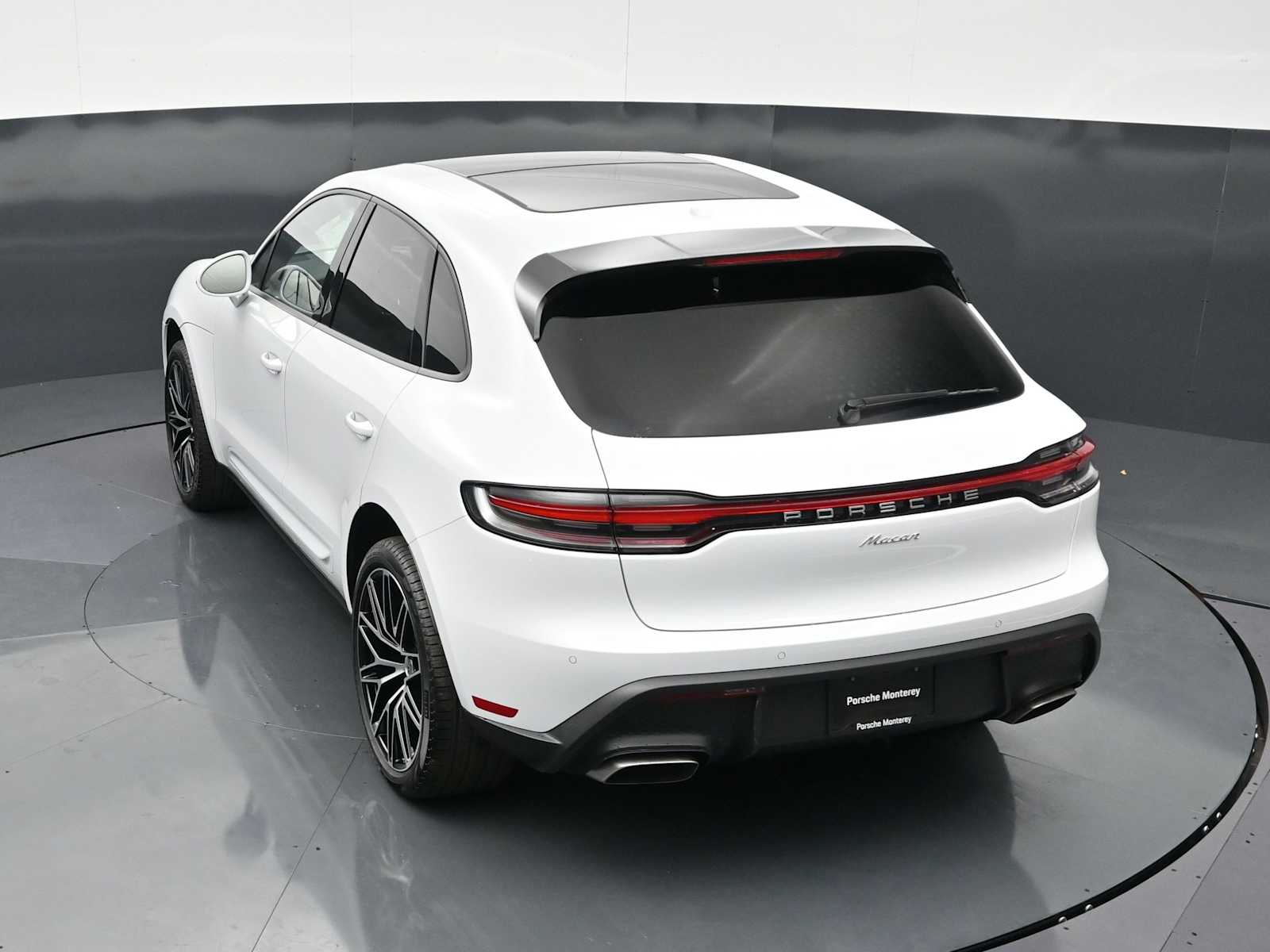 Thumbnail: 2026 Porsche Macan - 32