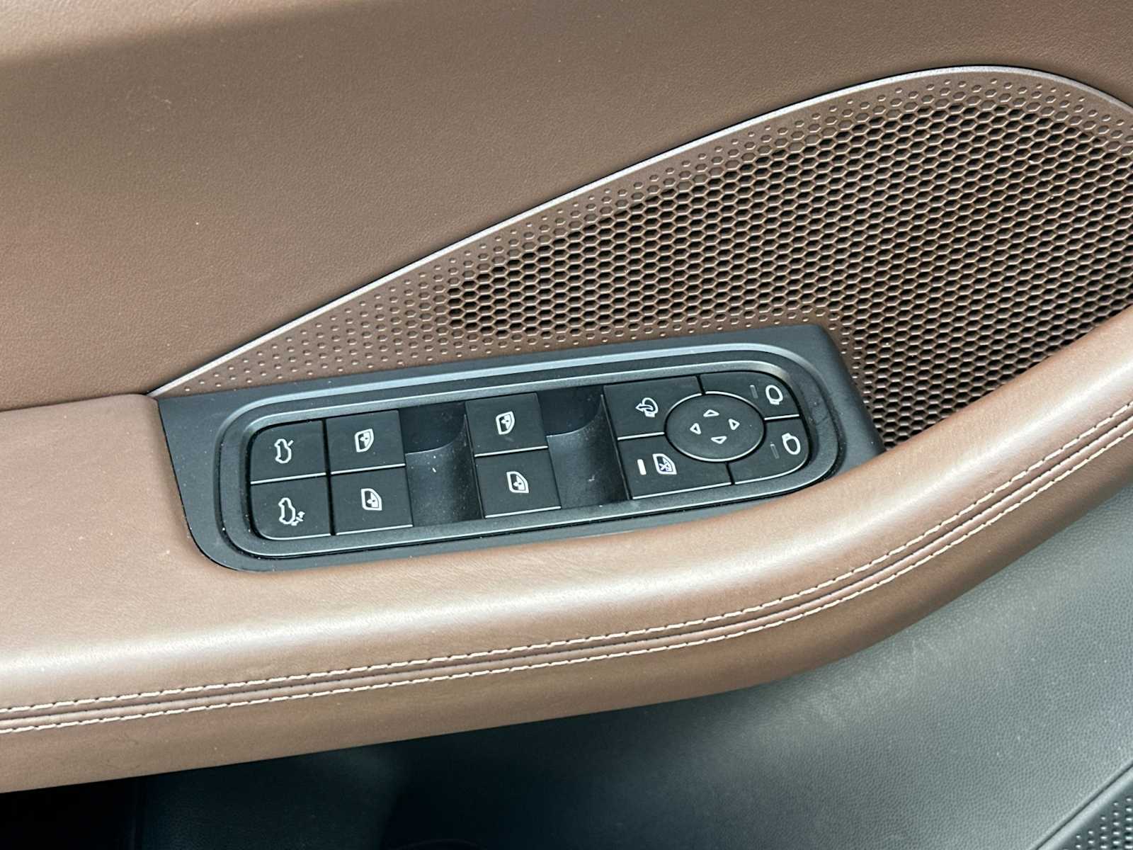 Thumbnail: 2025 Porsche Macan - 13