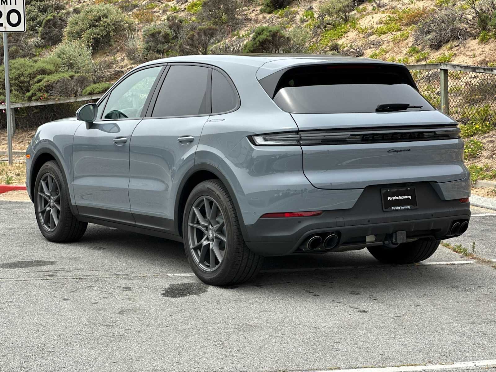 2025 Porsche Cayenne photo 3