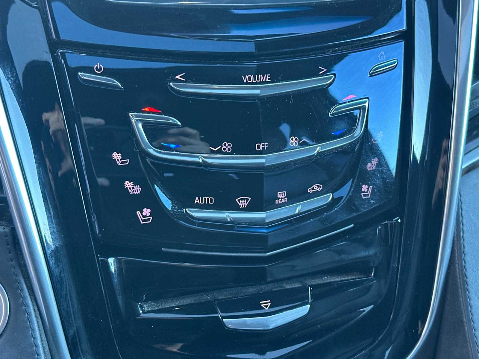 Thumbnail: 2019 Cadillac Escalade - 24