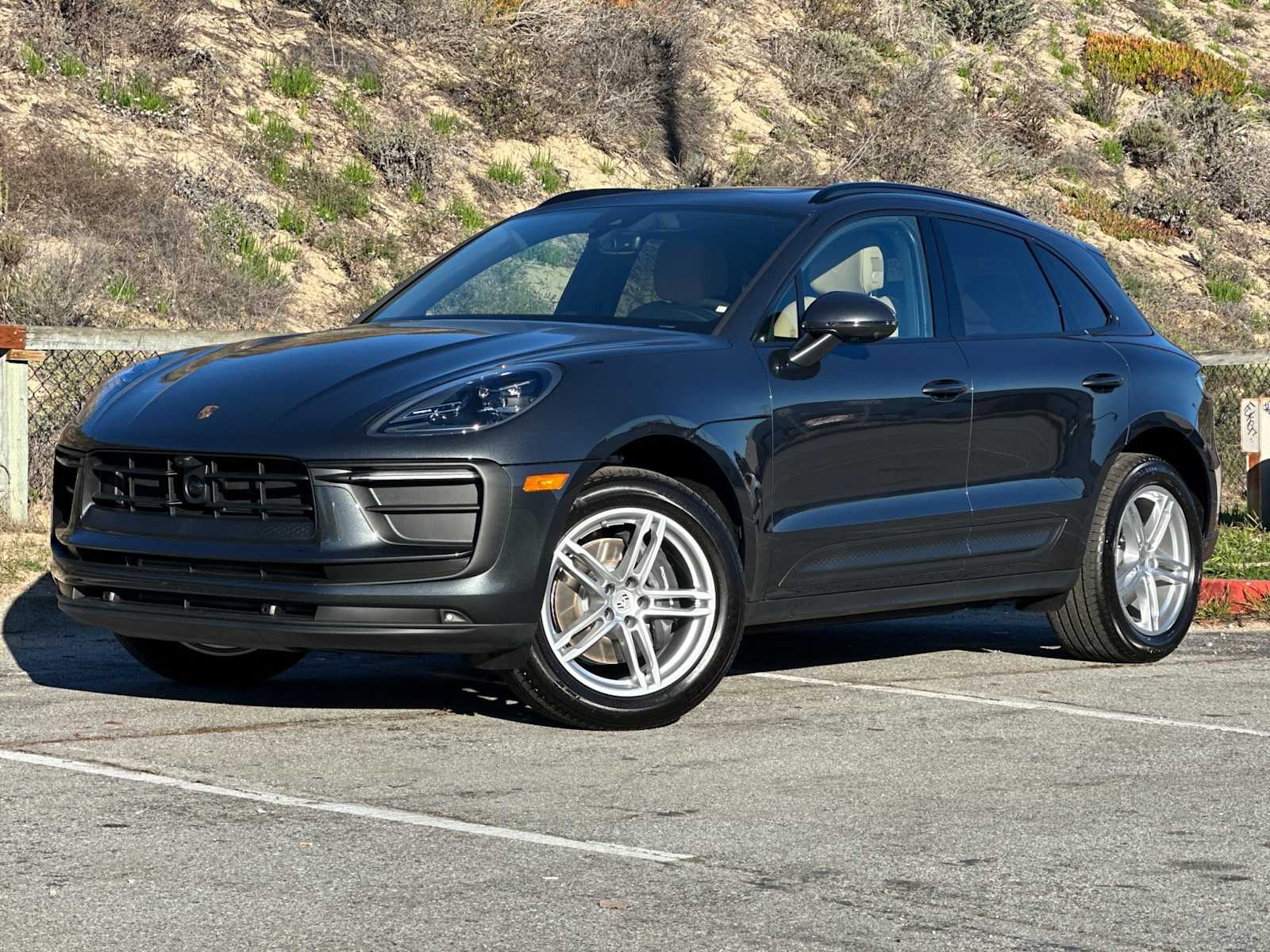 Thumbnail: 2026 Porsche Macan - 1