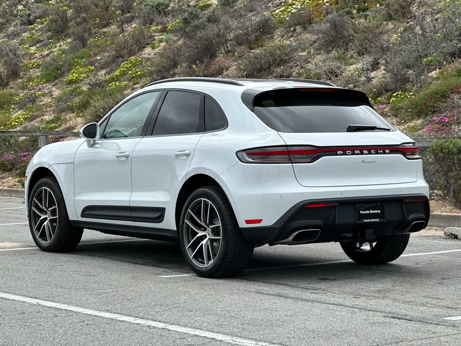 Thumbnail: 2025 Porsche Macan - 3