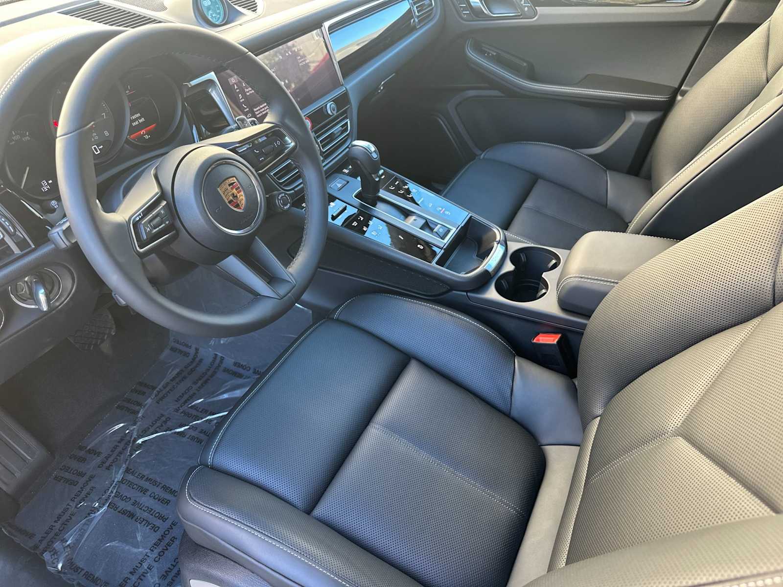 Thumbnail: 2026 Porsche Macan - 4