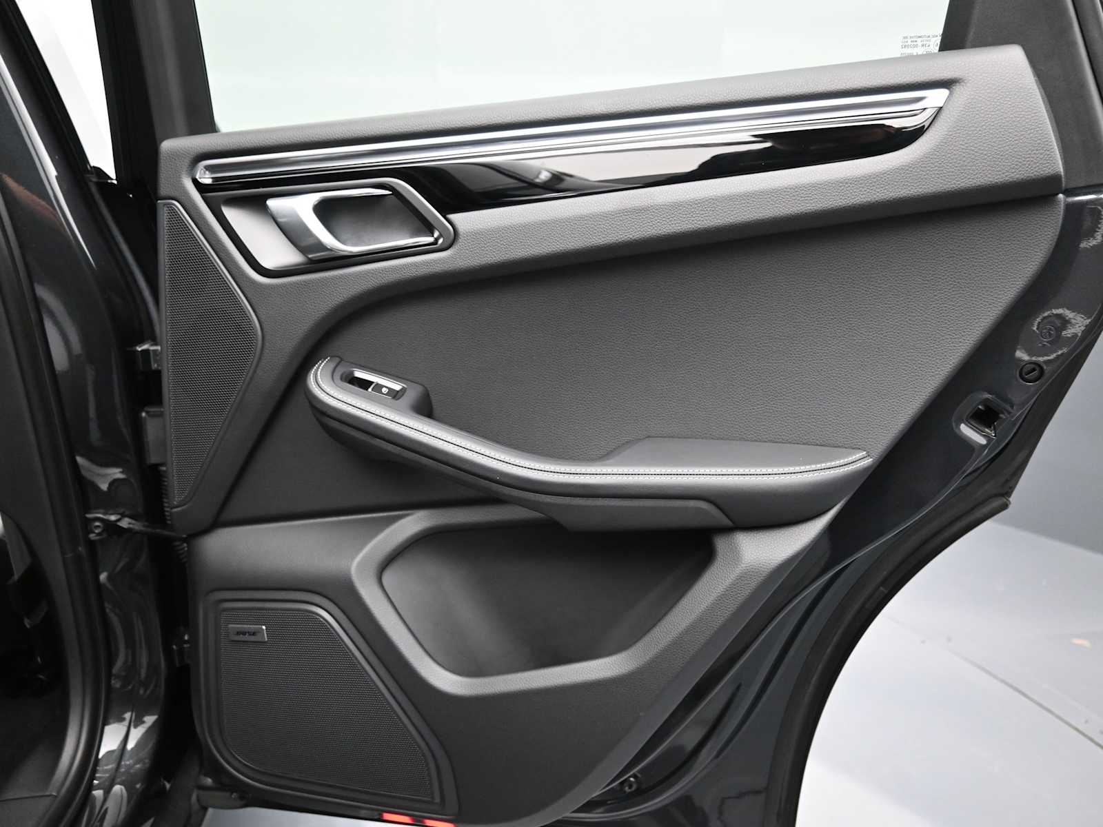 Thumbnail: 2025 Porsche Macan - 22