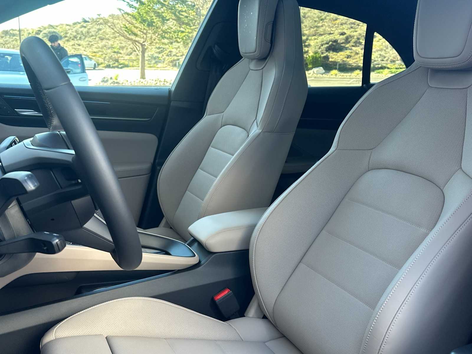 Thumbnail: 2025 Porsche Macan - 5