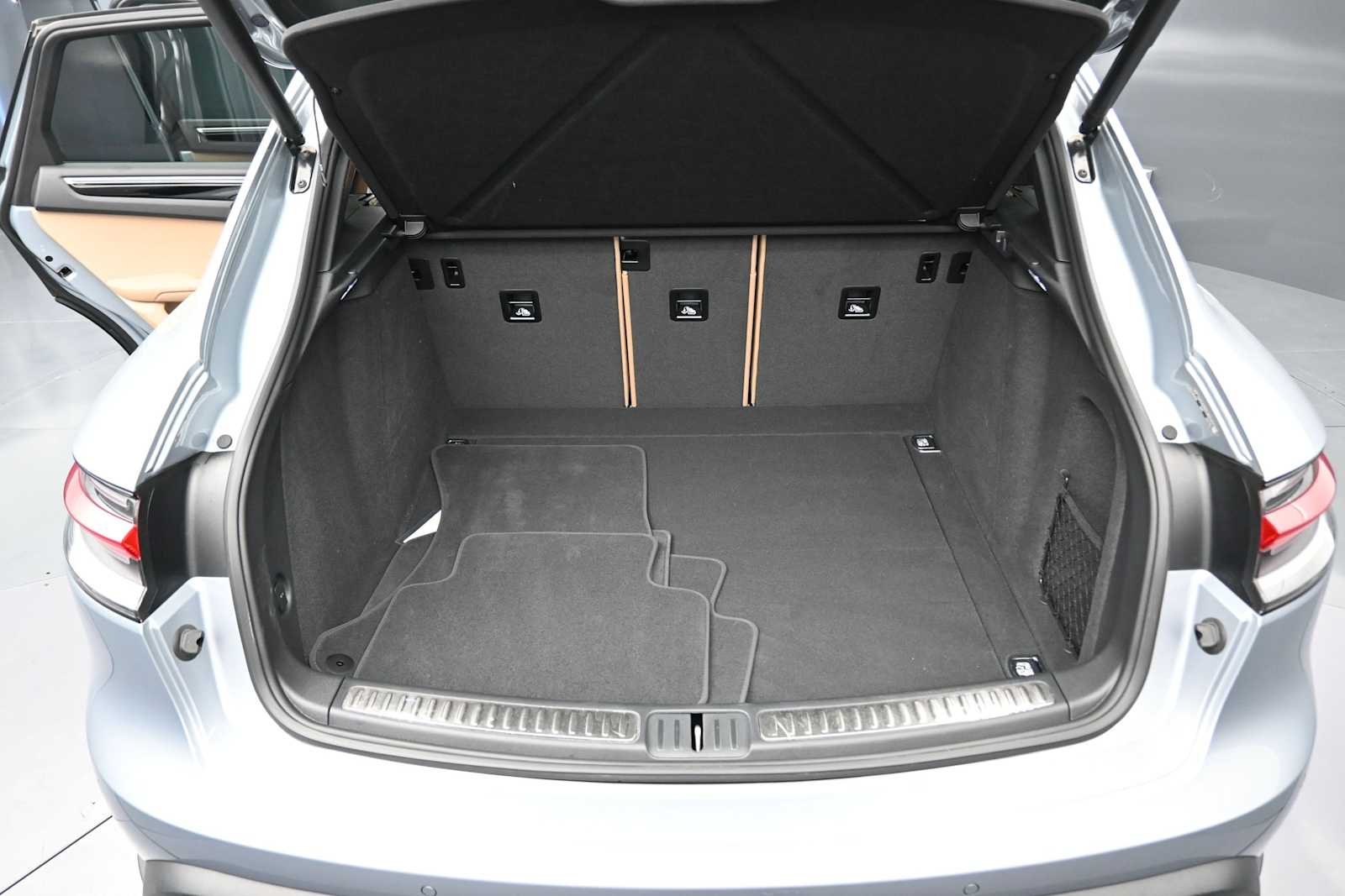 2025 Porsche Macan Base - Photo 18