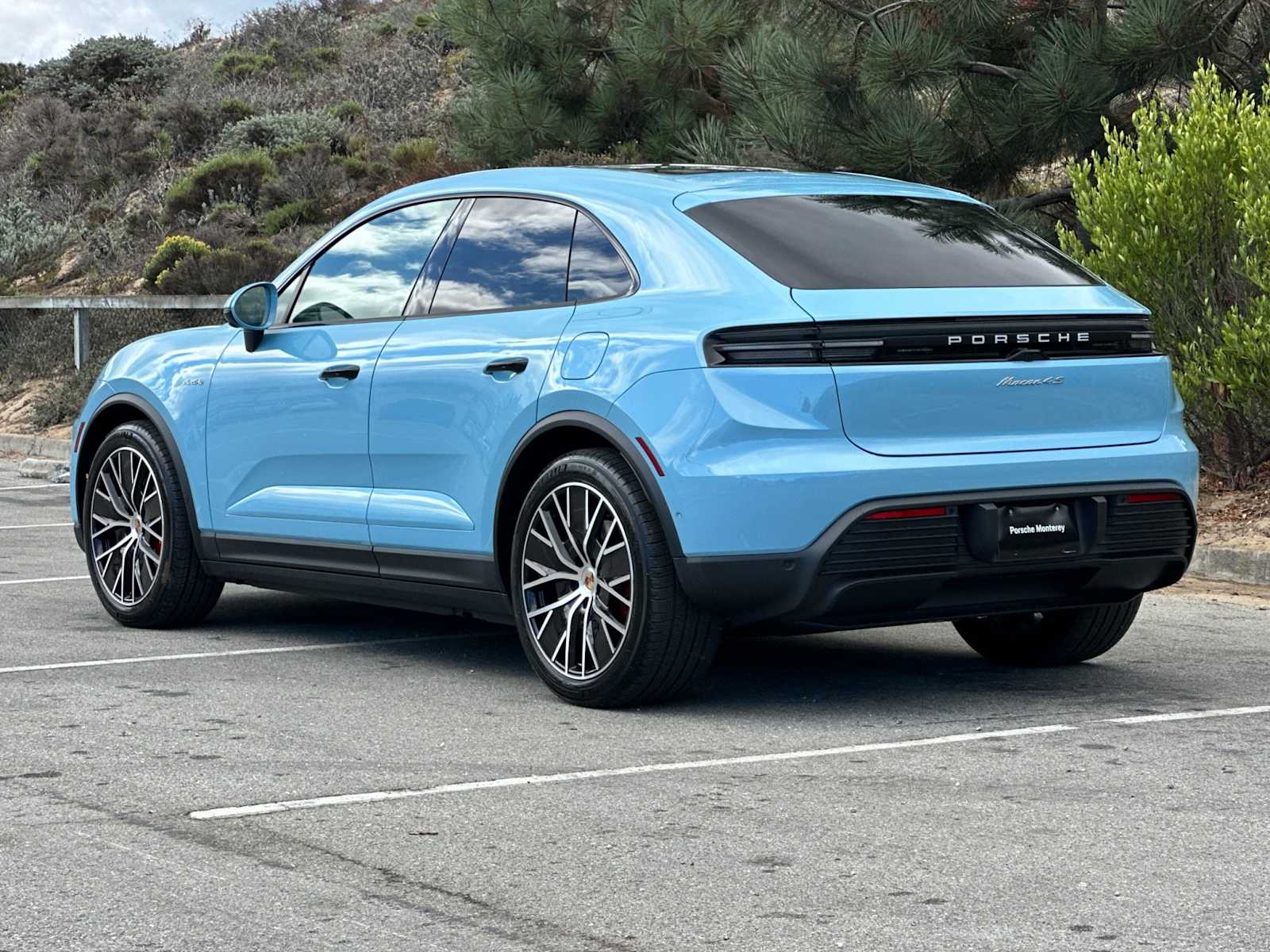 Thumbnail: 2025 Porsche Macan - 3