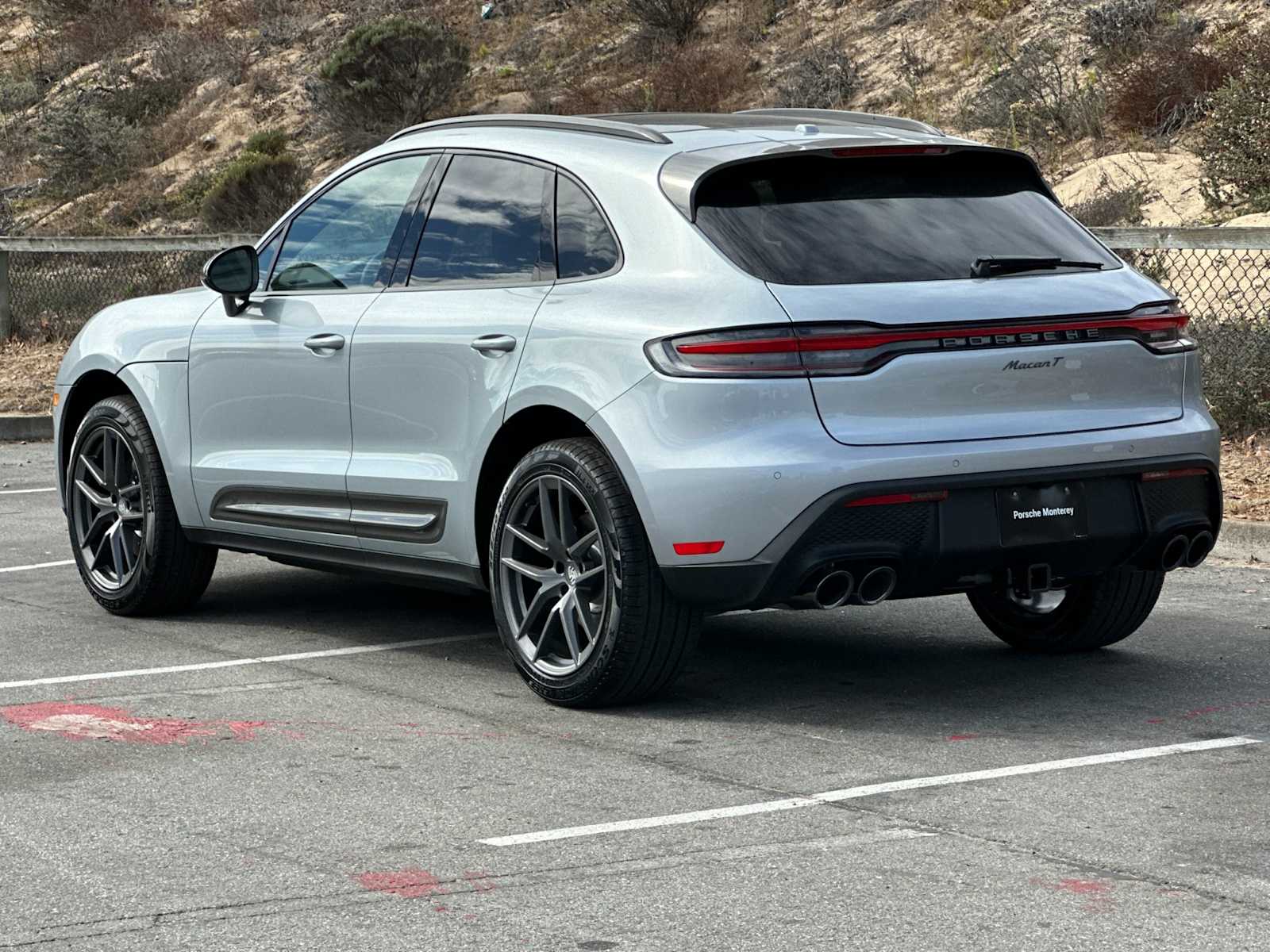 2025 Porsche Macan T photo 3