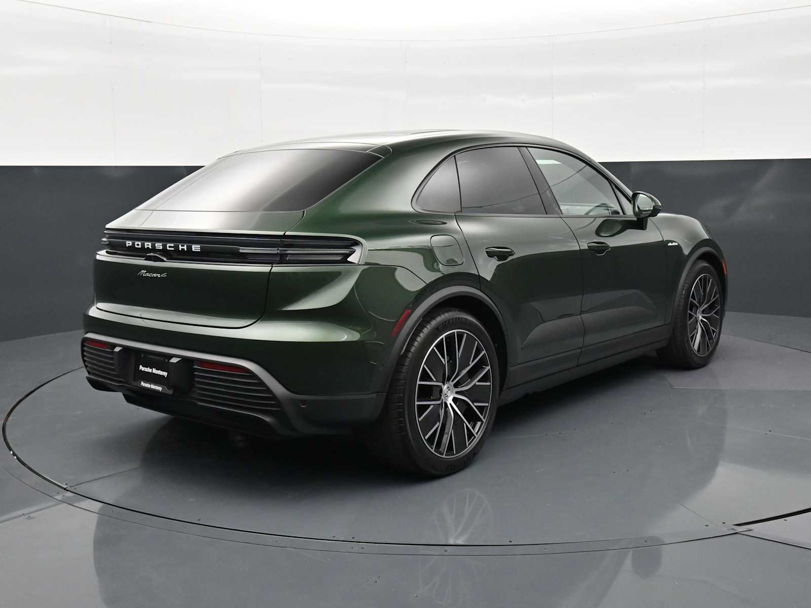 Thumbnail: 2026 Porsche Macan - 26