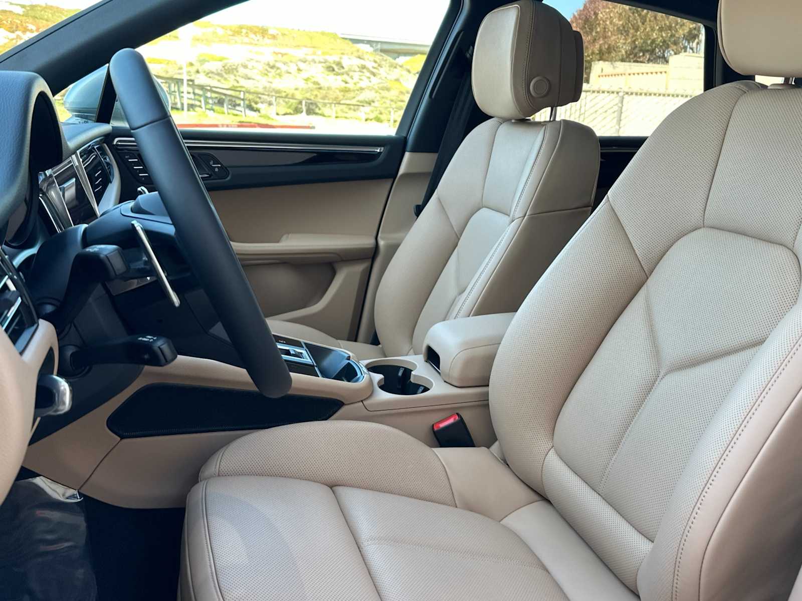 Thumbnail: 2026 Porsche Macan - 5