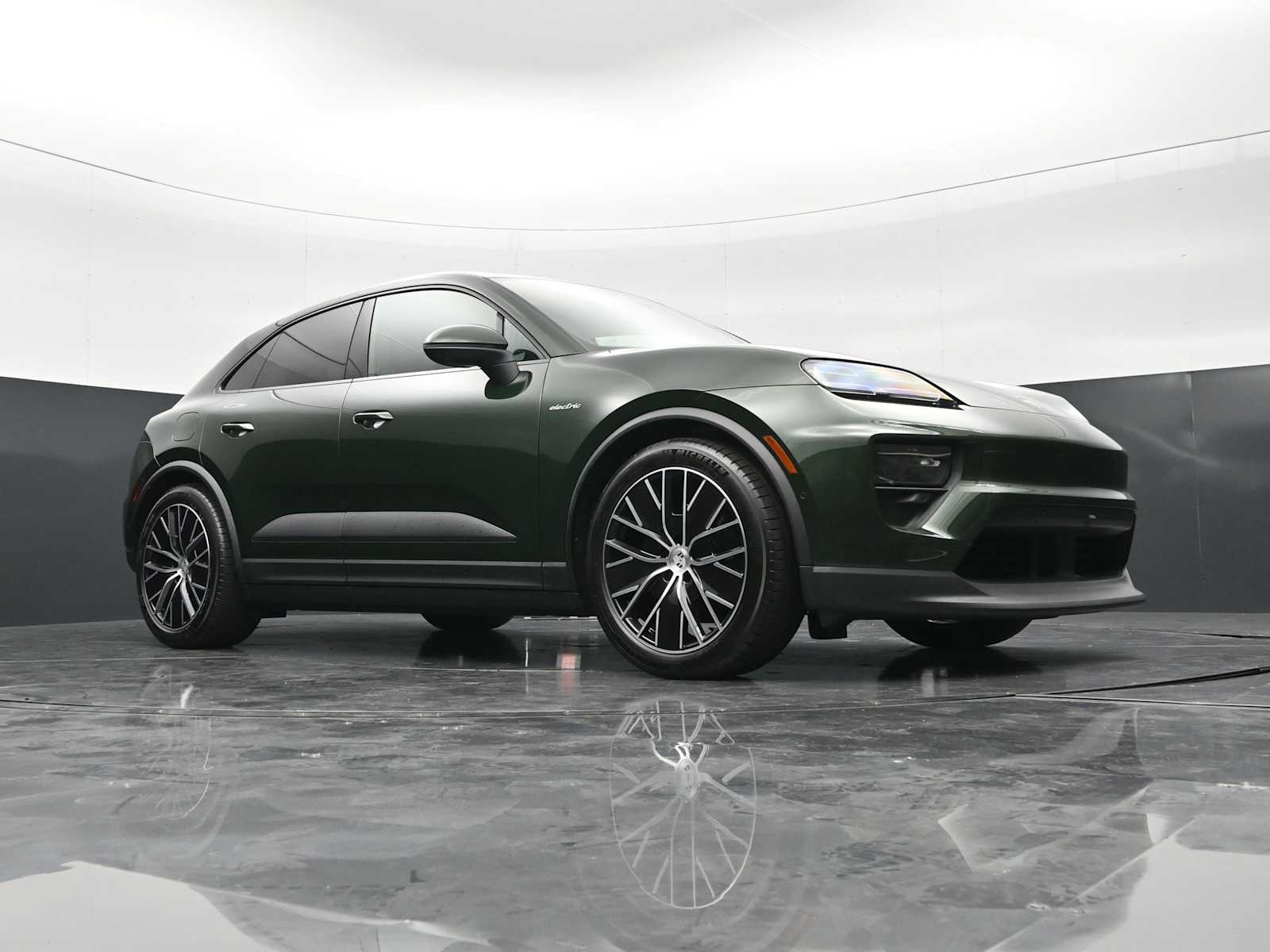 Thumbnail: 2026 Porsche Macan - 44