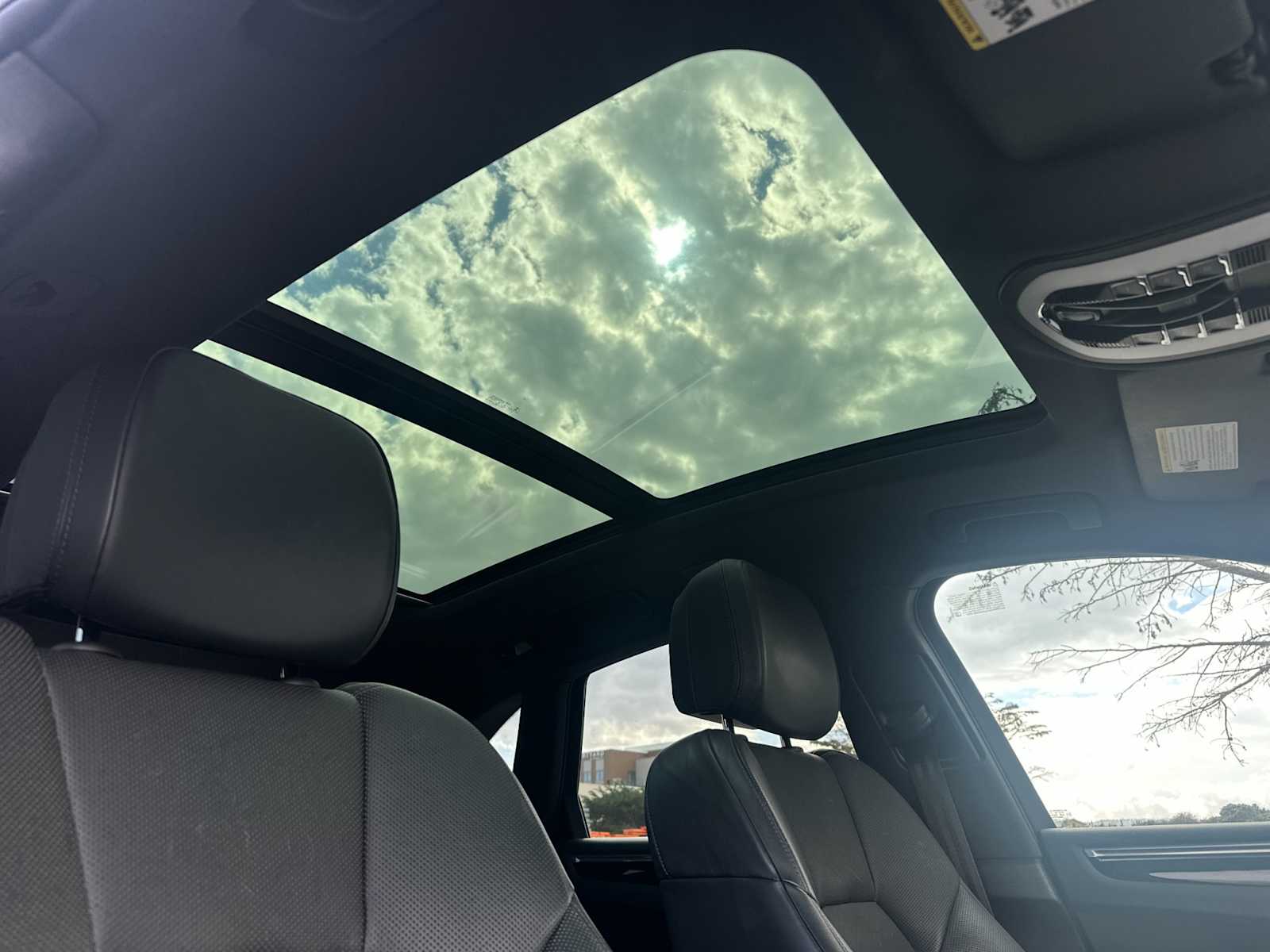 Thumbnail: 2022 Porsche Macan - 17