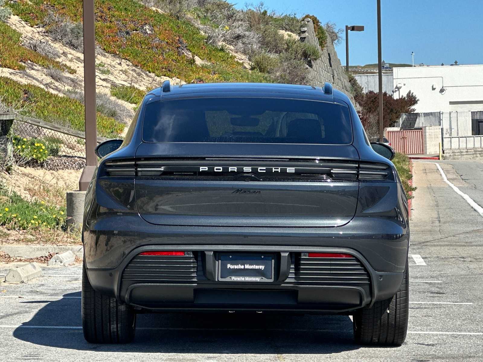 Thumbnail: 2026 Porsche Macan - 8