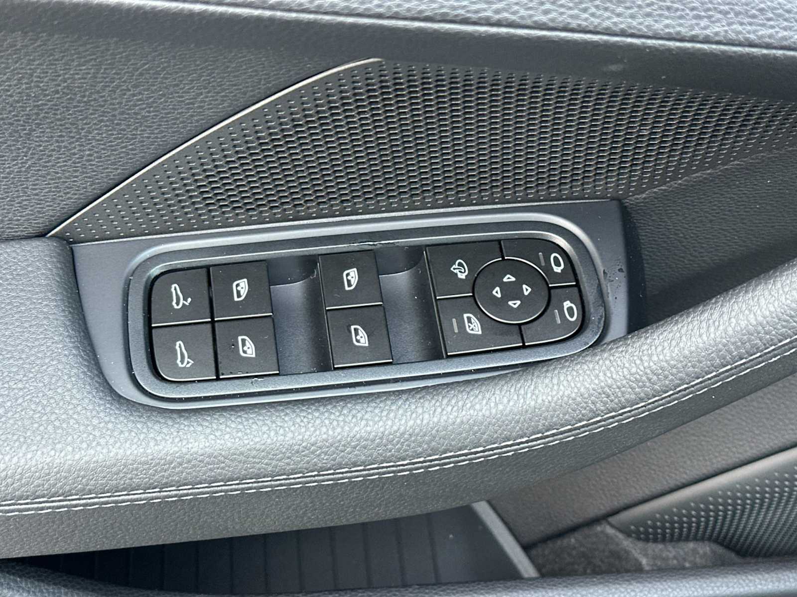 Thumbnail: 2026 Porsche Panamera - 13