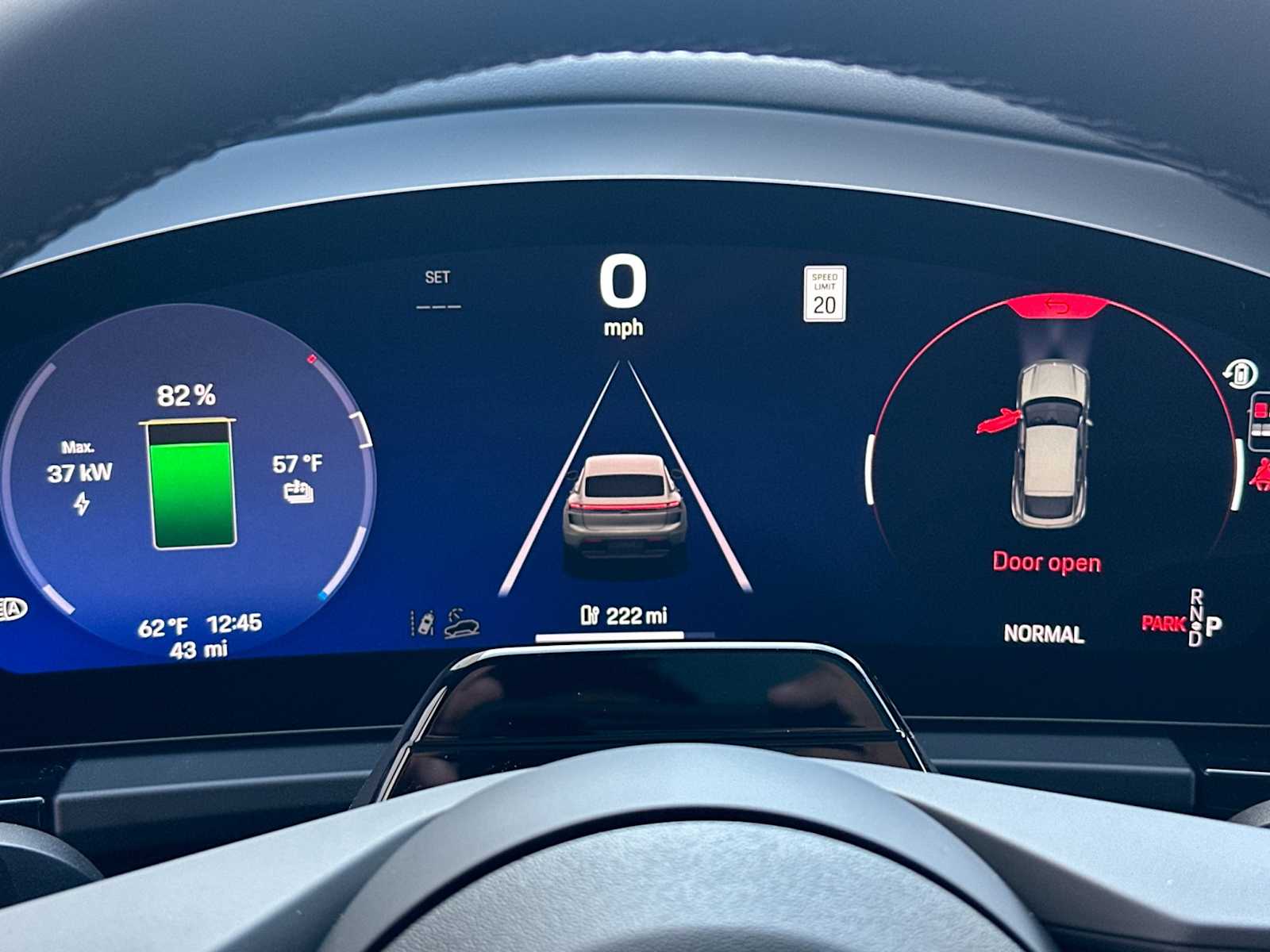 Thumbnail: 2026 Porsche Macan - 25