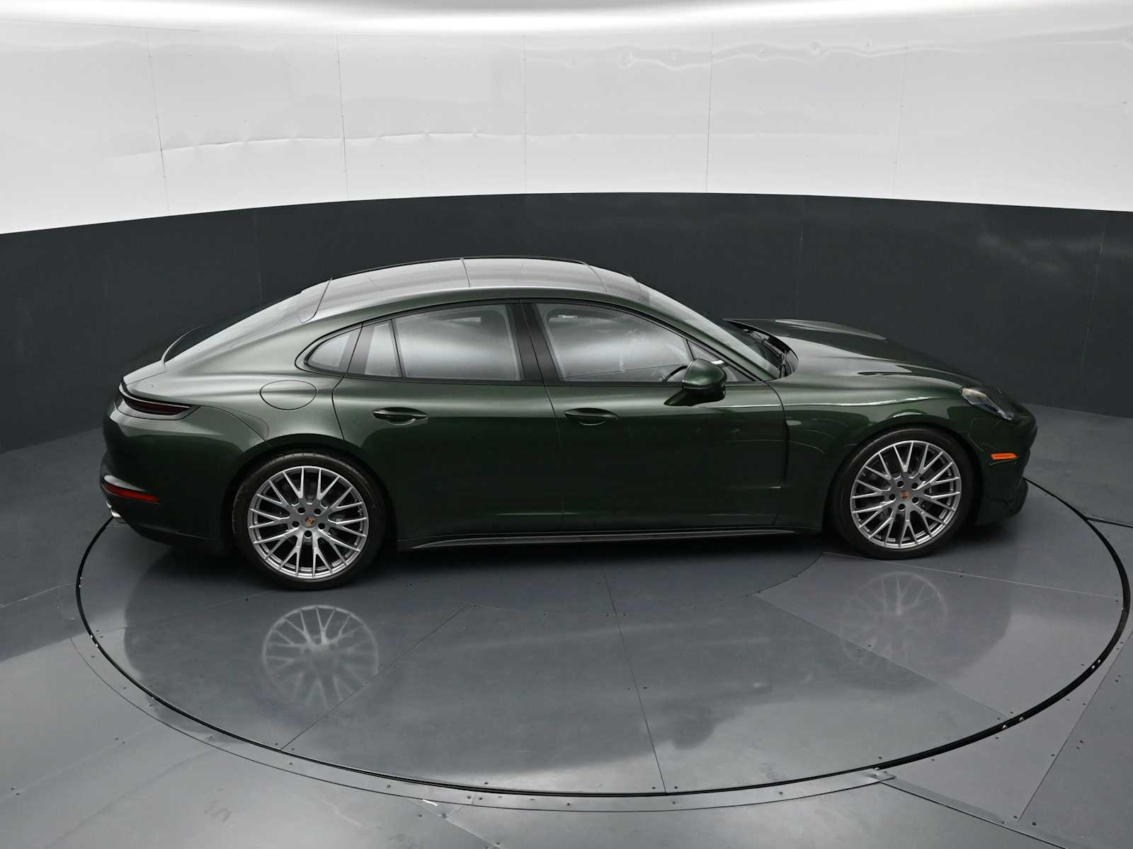 Thumbnail: 2026 Porsche Panamera - 33