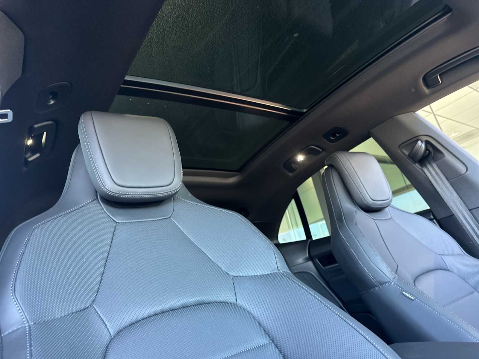 Thumbnail: 2025 Porsche Macan - 17