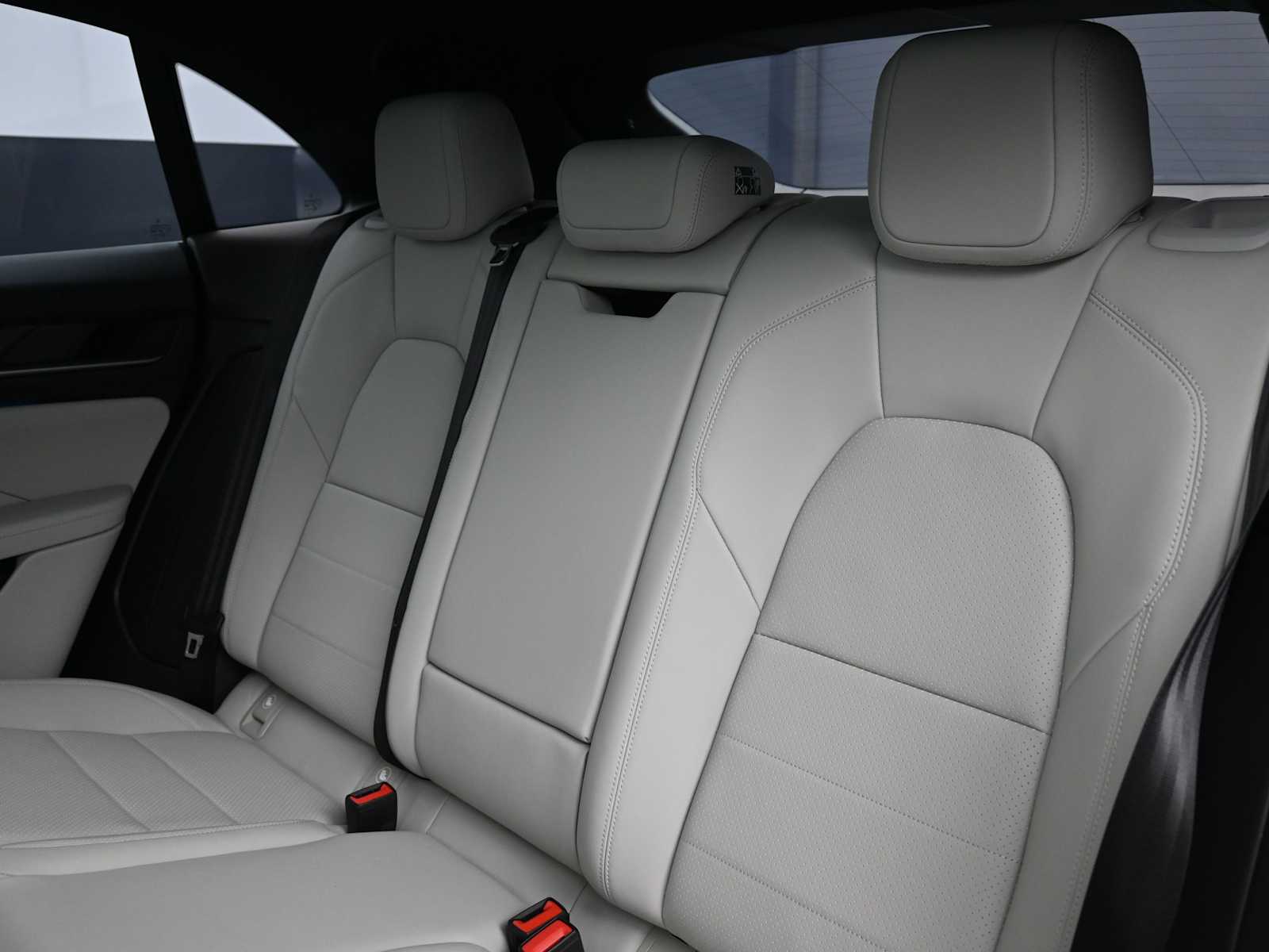 Thumbnail: 2025 Porsche Macan - 18