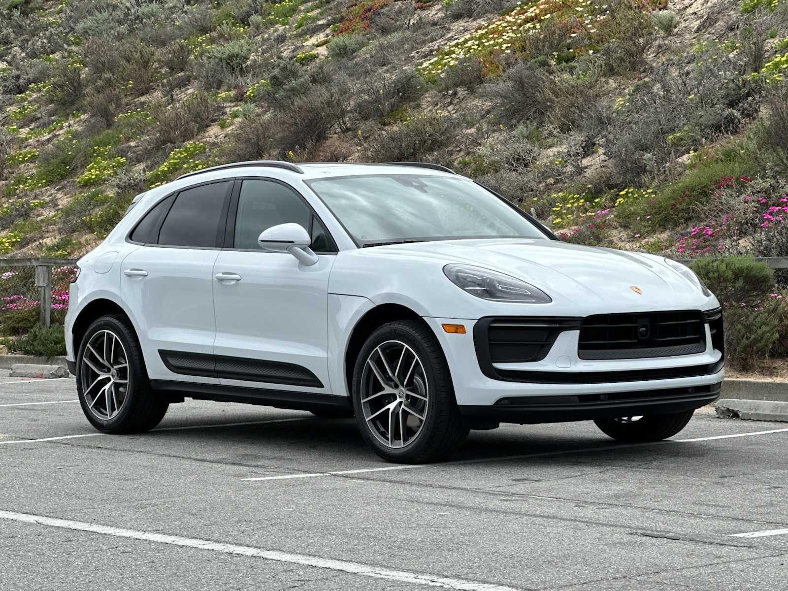 Thumbnail: 2025 Porsche Macan - 10