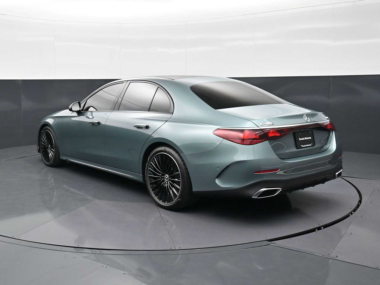 Thumbnail: 2025 Mercedes-Benz E-Class - 3