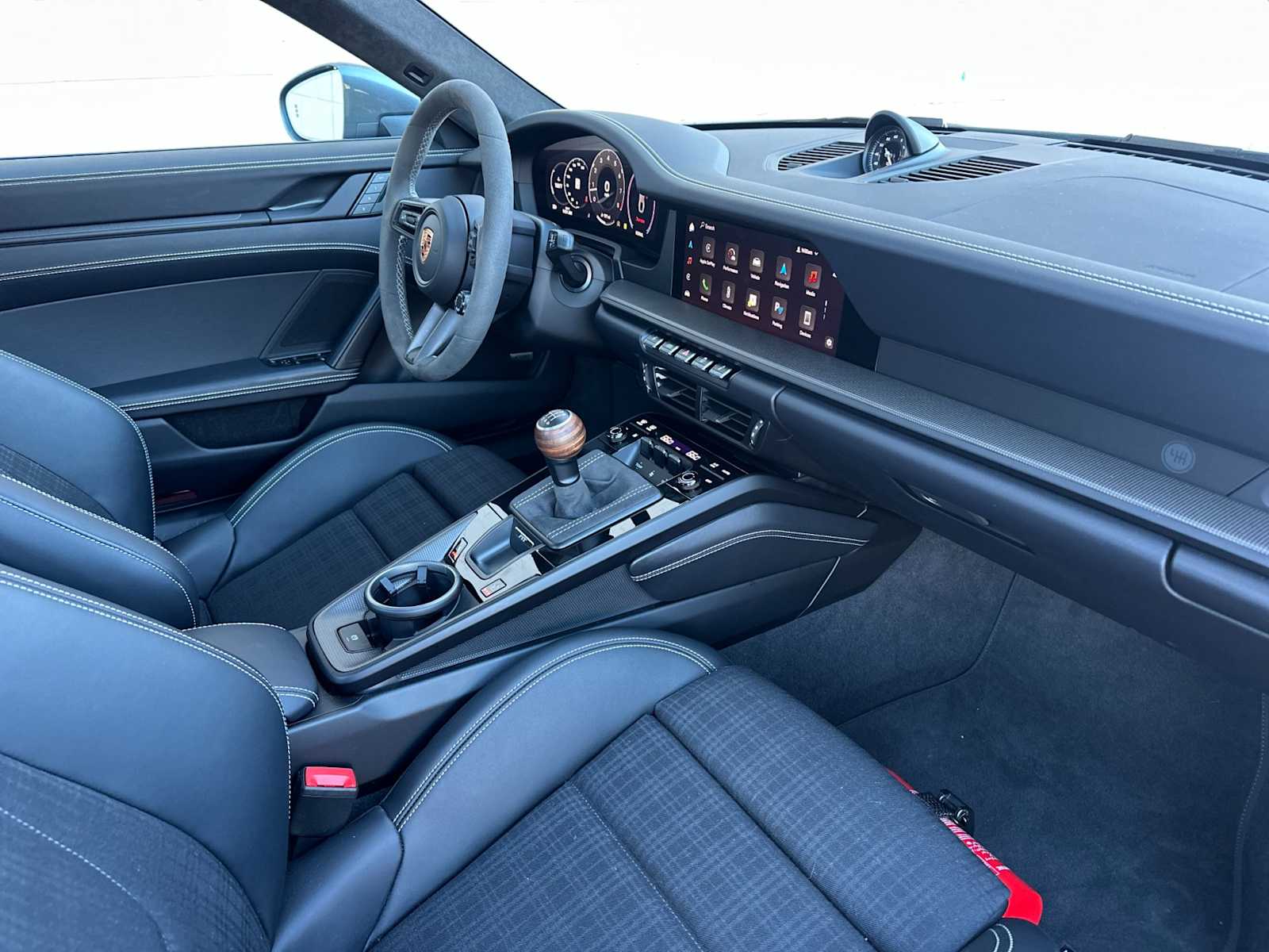 Thumbnail: 2025 Porsche 911 - 16